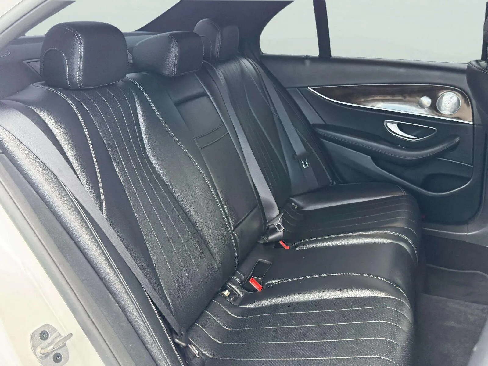 Mercedes-Benz E-Class photo 39