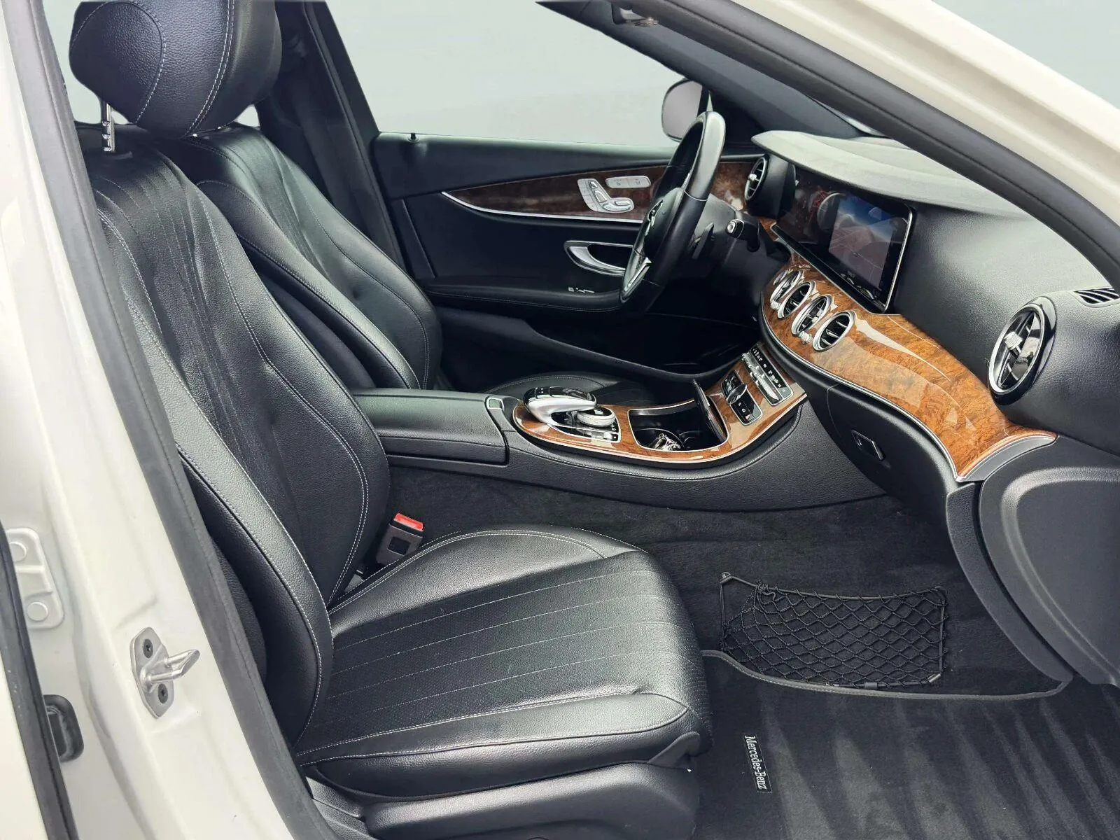 Mercedes-Benz E-Class photo 40
