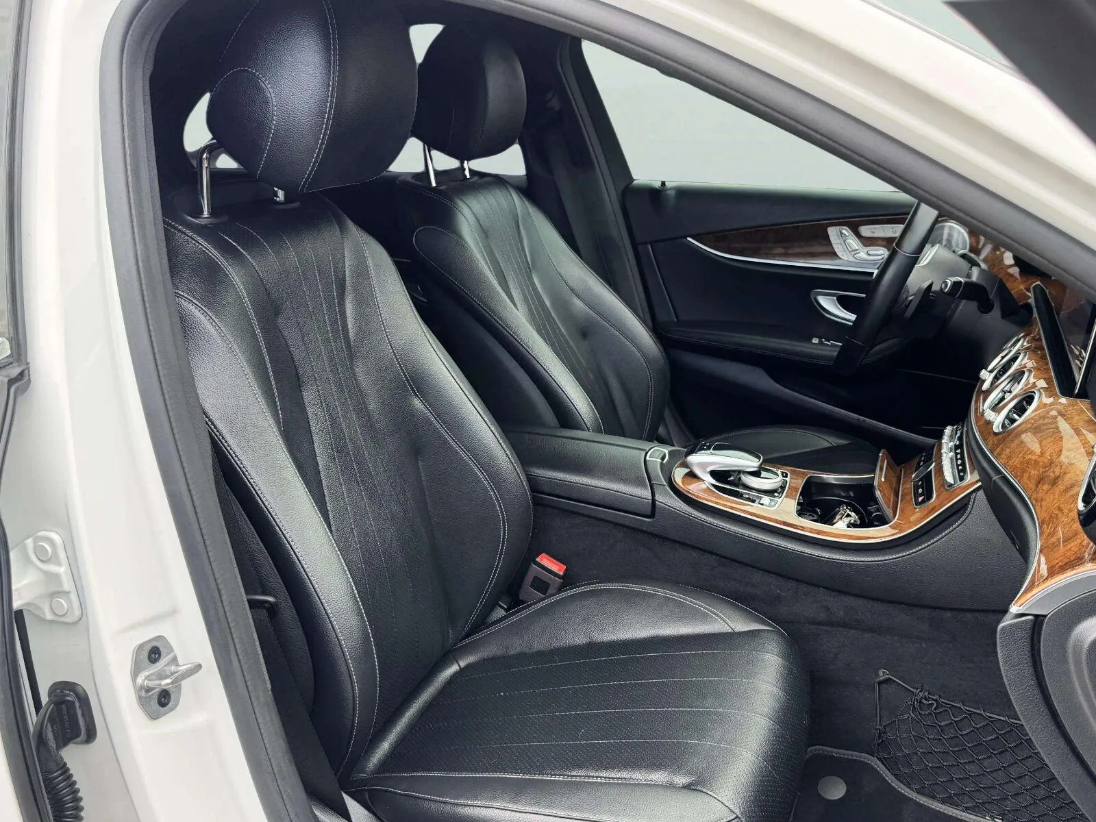 Mercedes-Benz E-Class photo 43