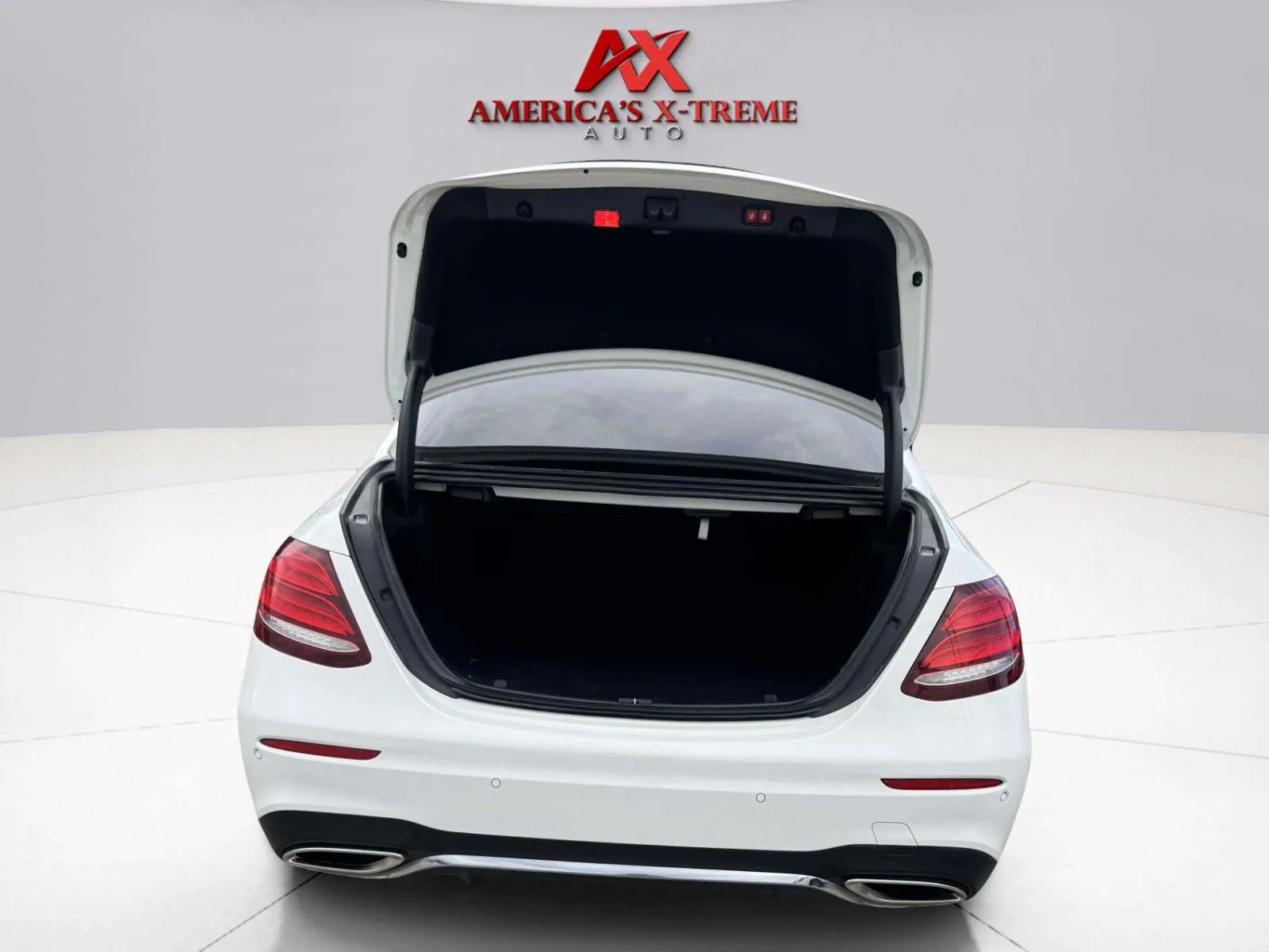 Mercedes-Benz E-Class photo 45
