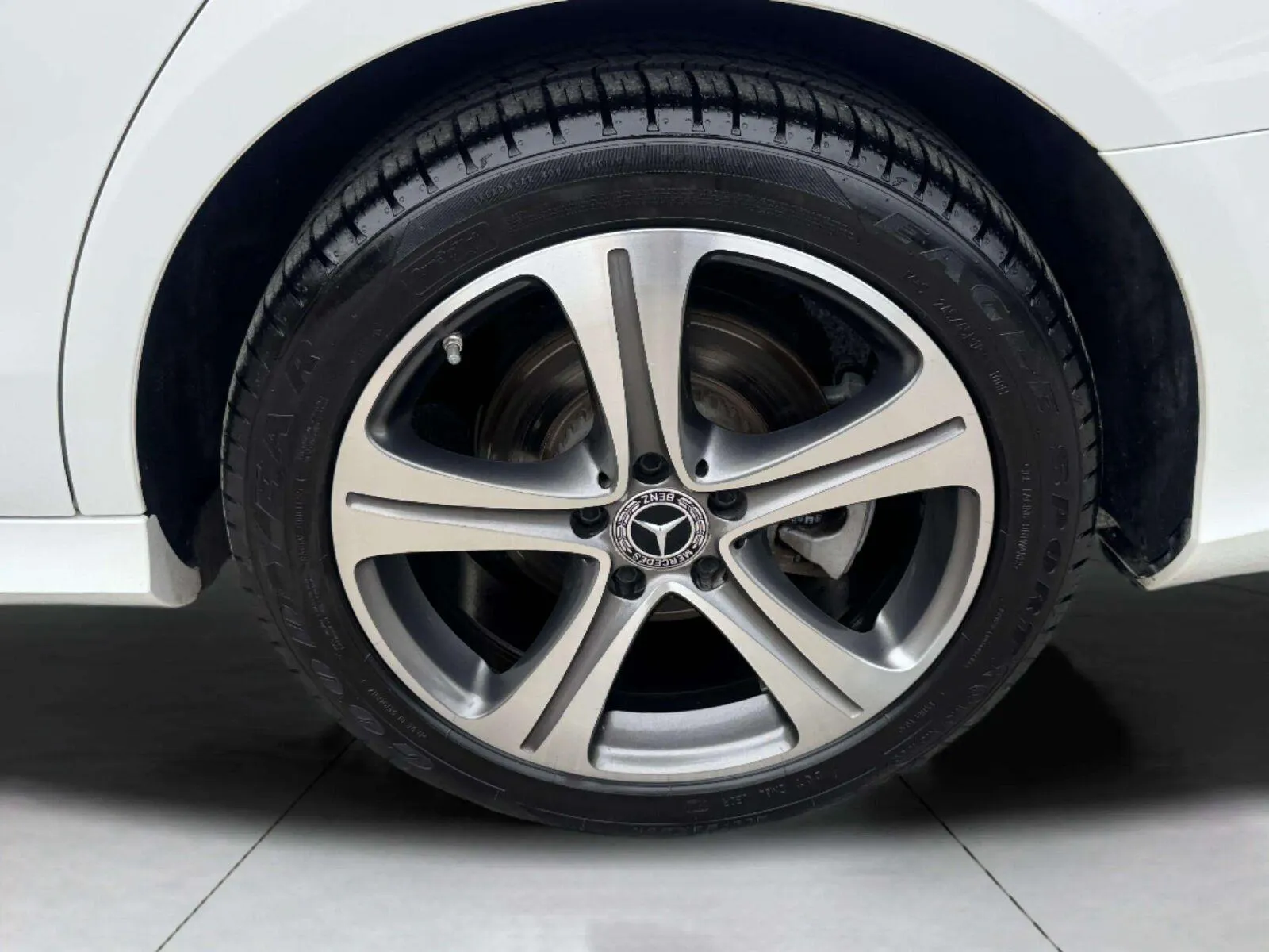 Mercedes-Benz E-Class photo 47