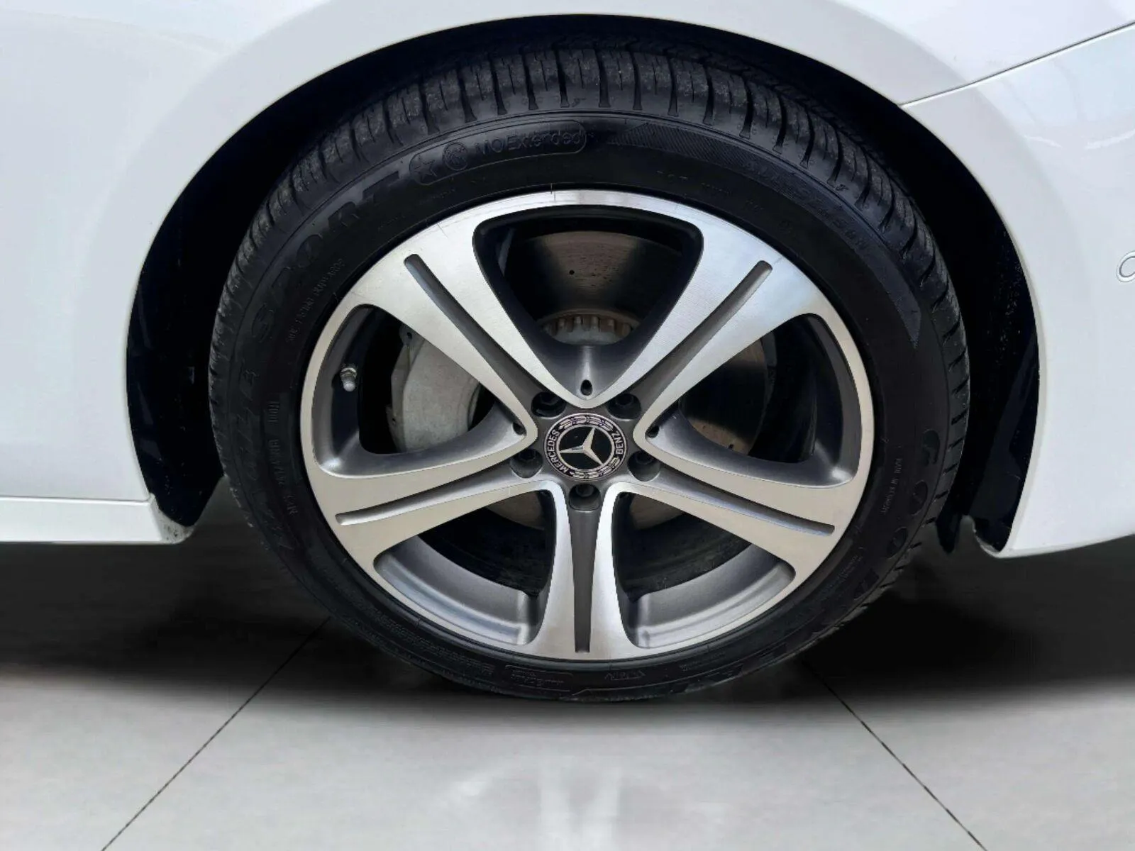 Mercedes-Benz E-Class photo 49