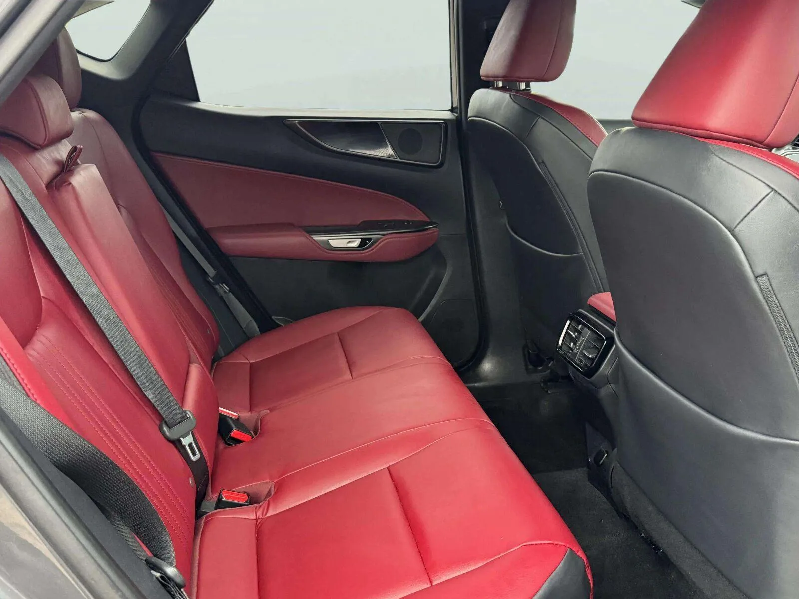 Lexus NX photo 34