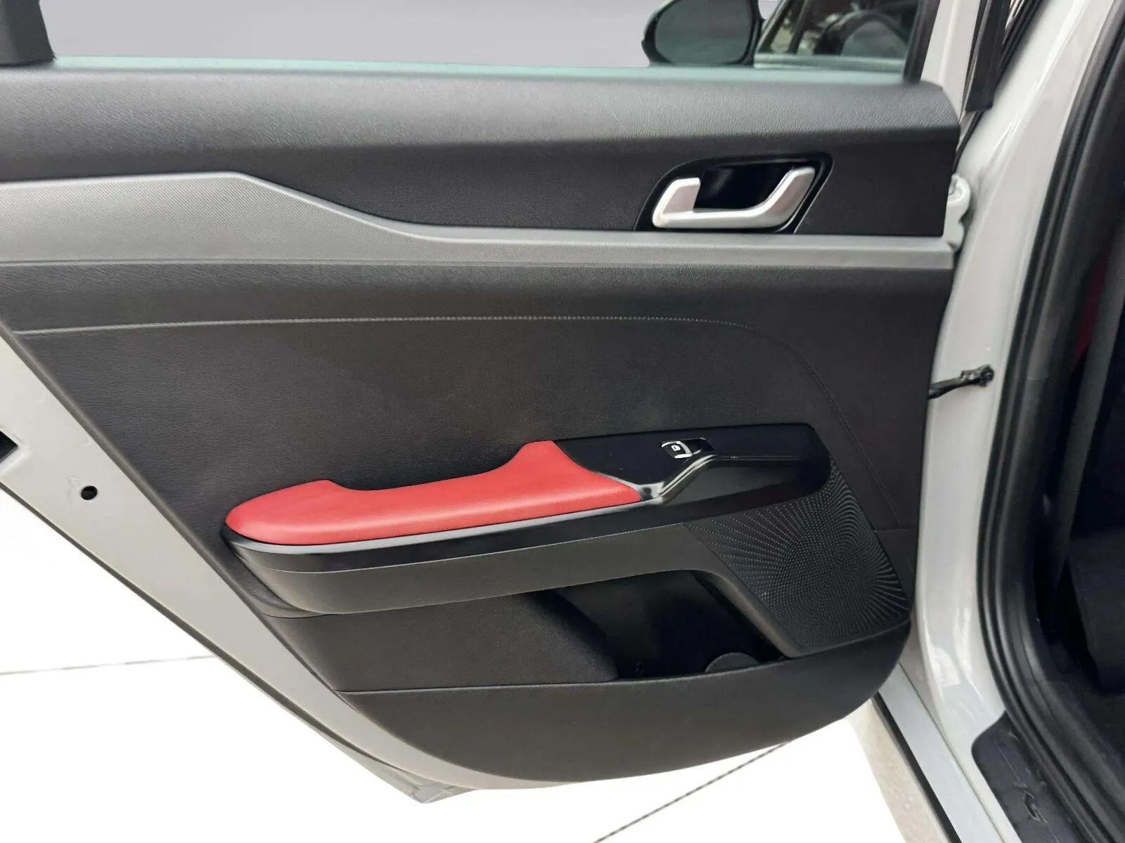 Kia K5 photo 32