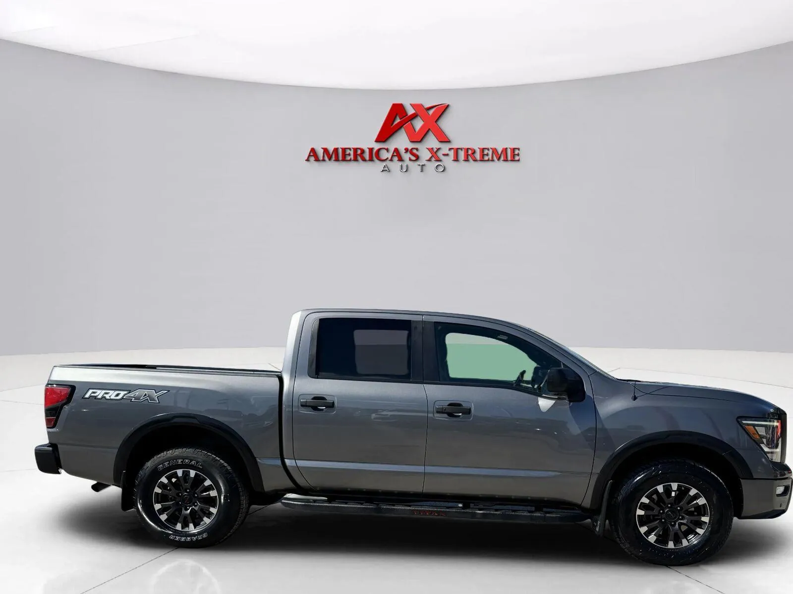Nissan Titan photo 7