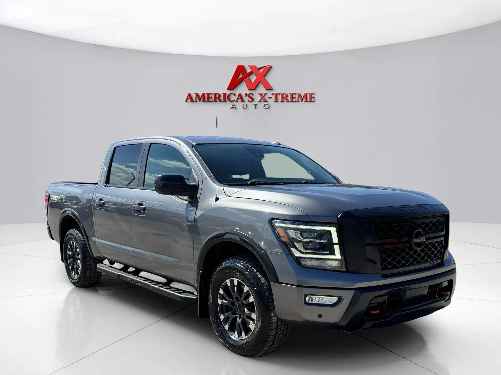 Nissan Titan photo 8