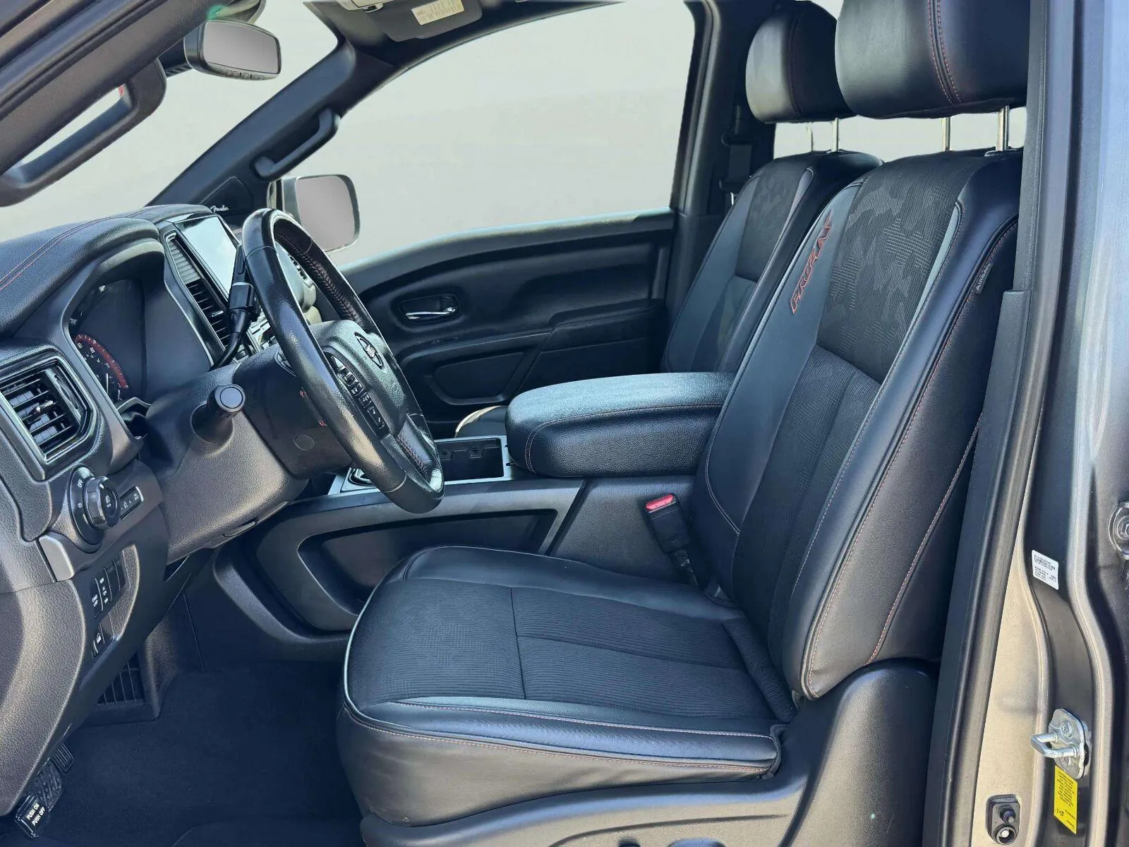 Nissan Titan photo 10