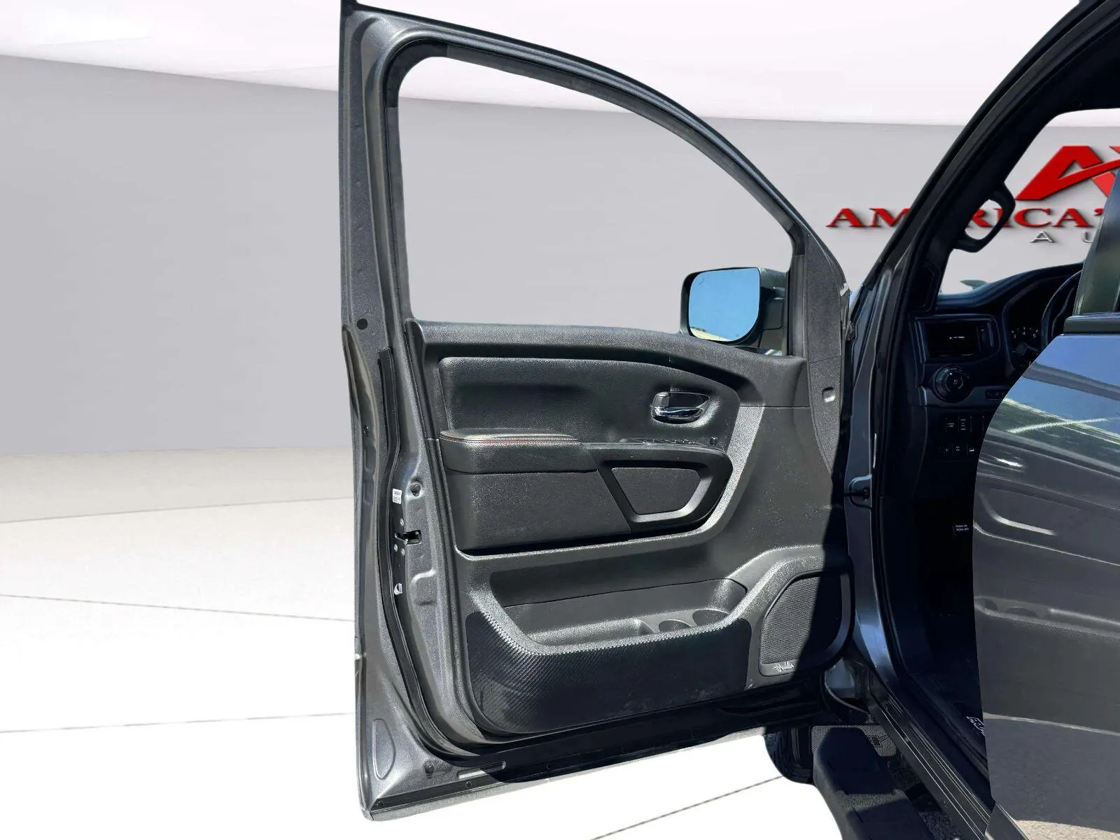Nissan Titan photo 11