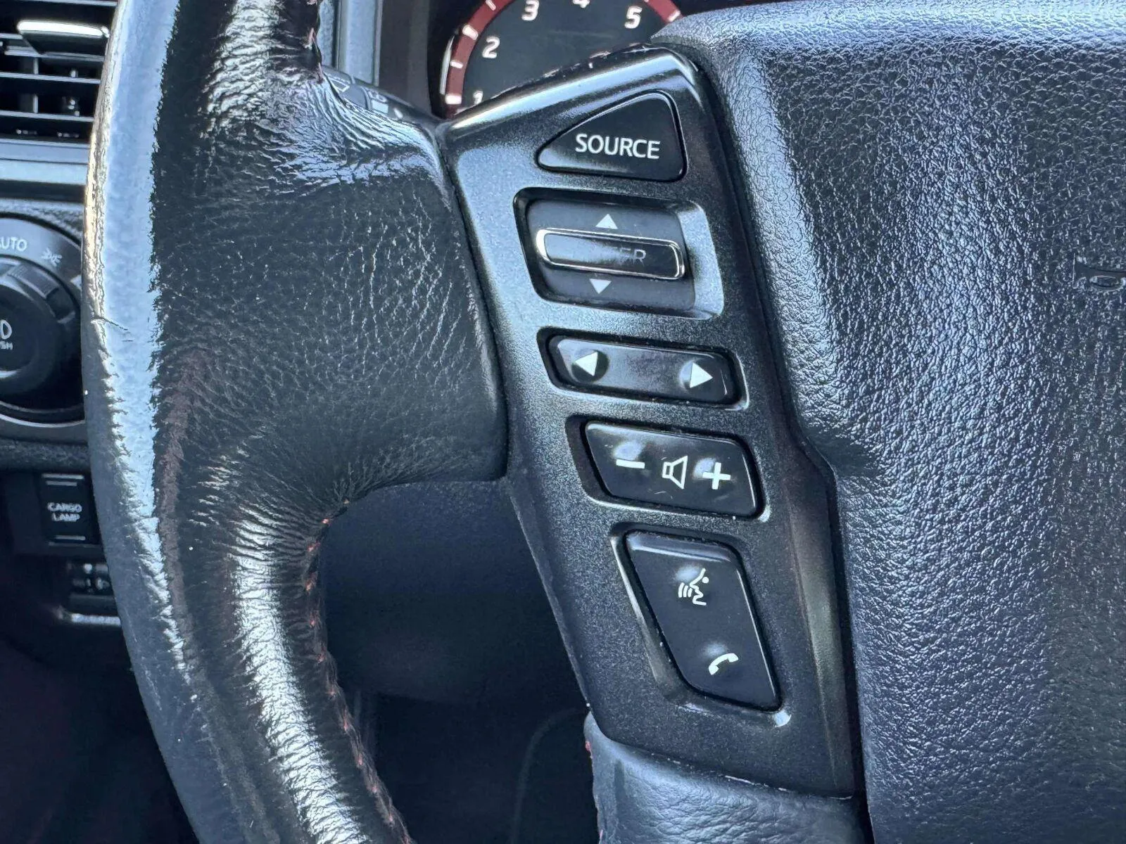 Nissan Titan photo 17