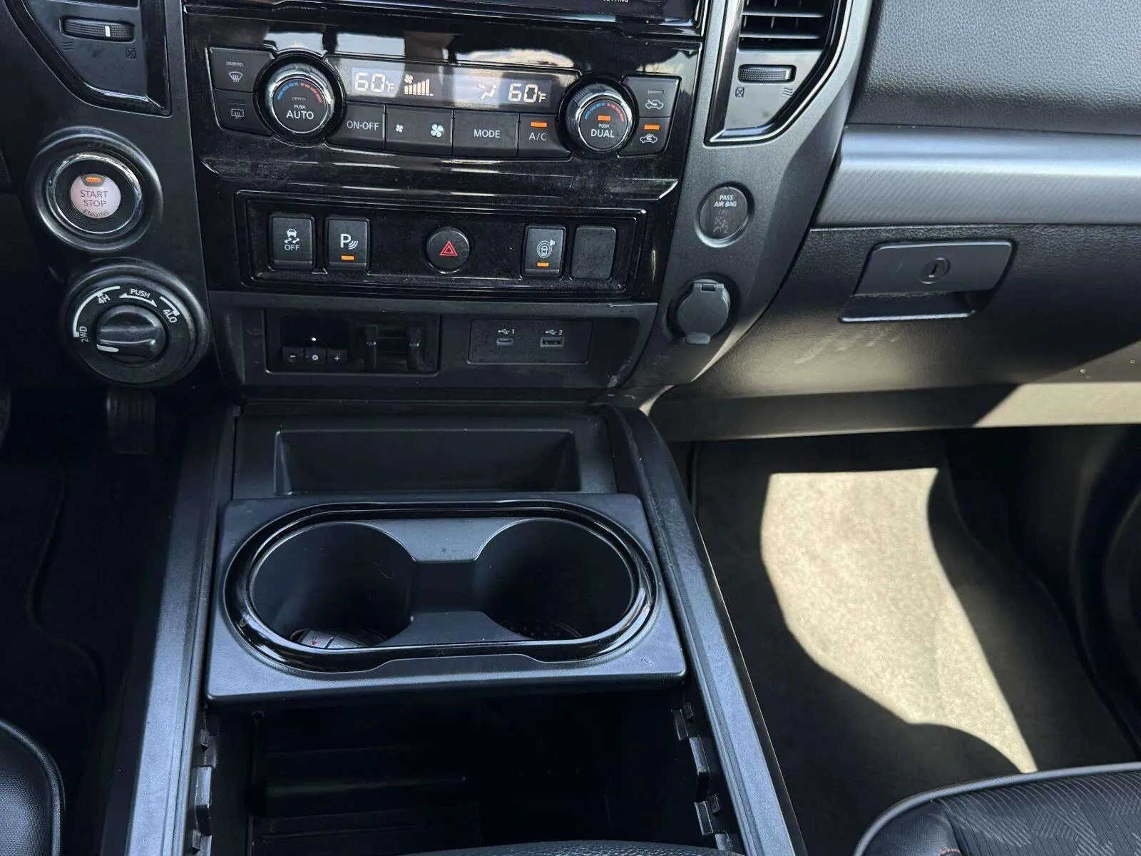 Nissan Titan photo 23