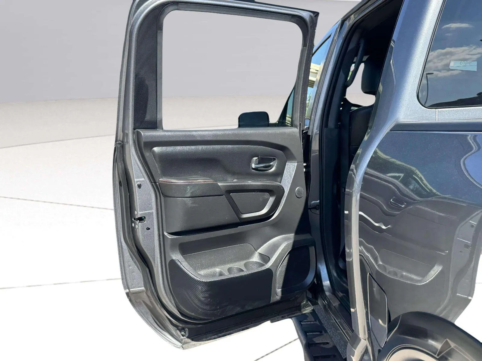 Nissan Titan photo 25