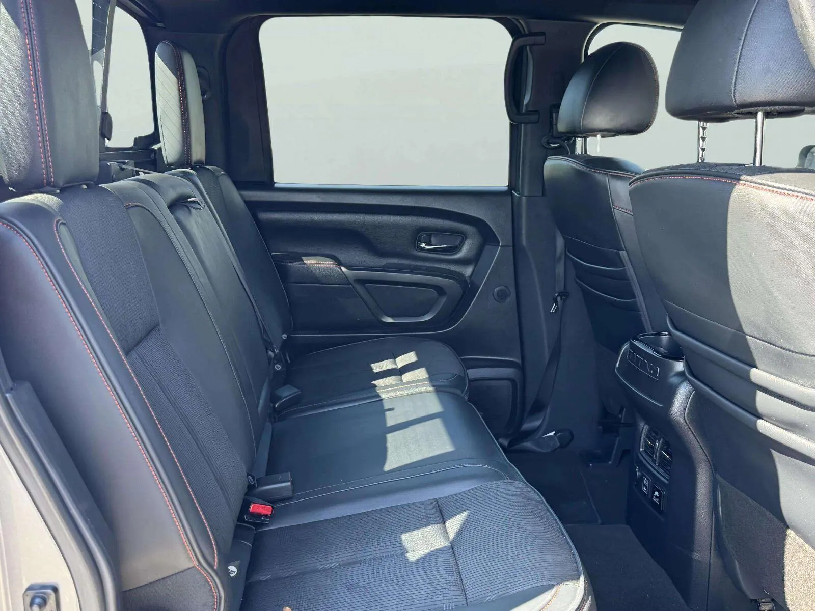 Nissan Titan photo 28