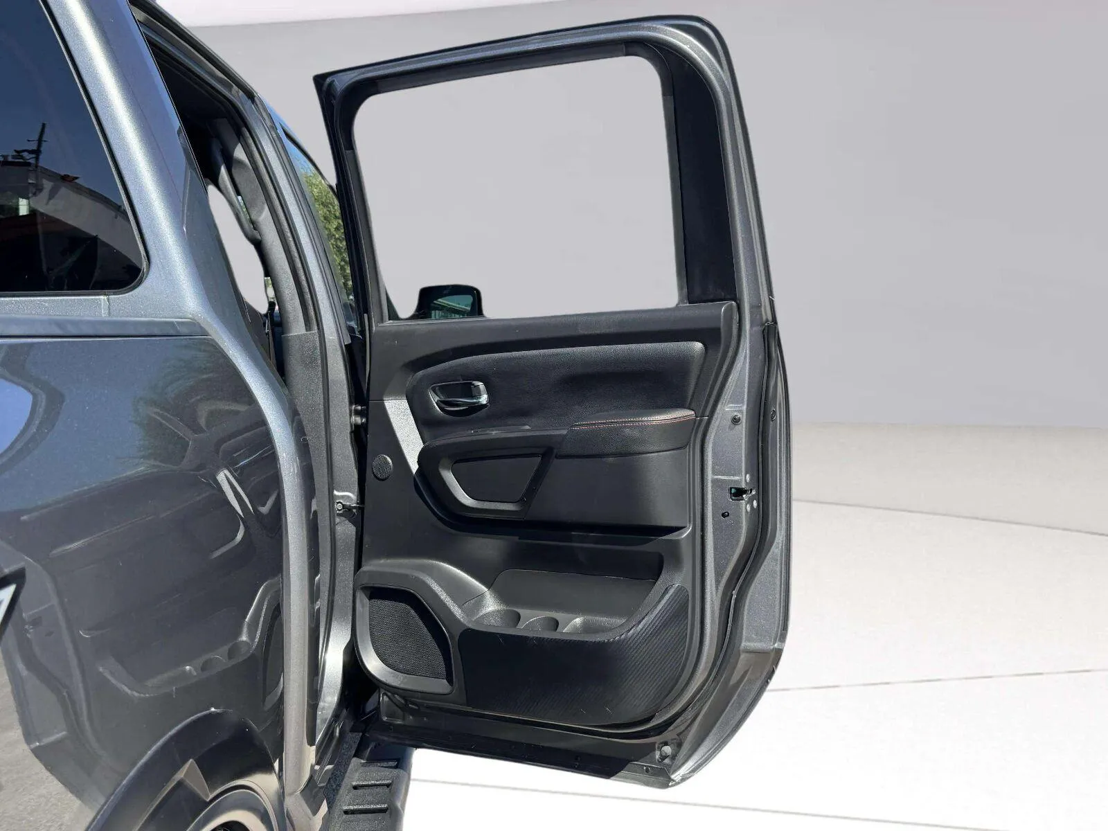 Nissan Titan photo 29
