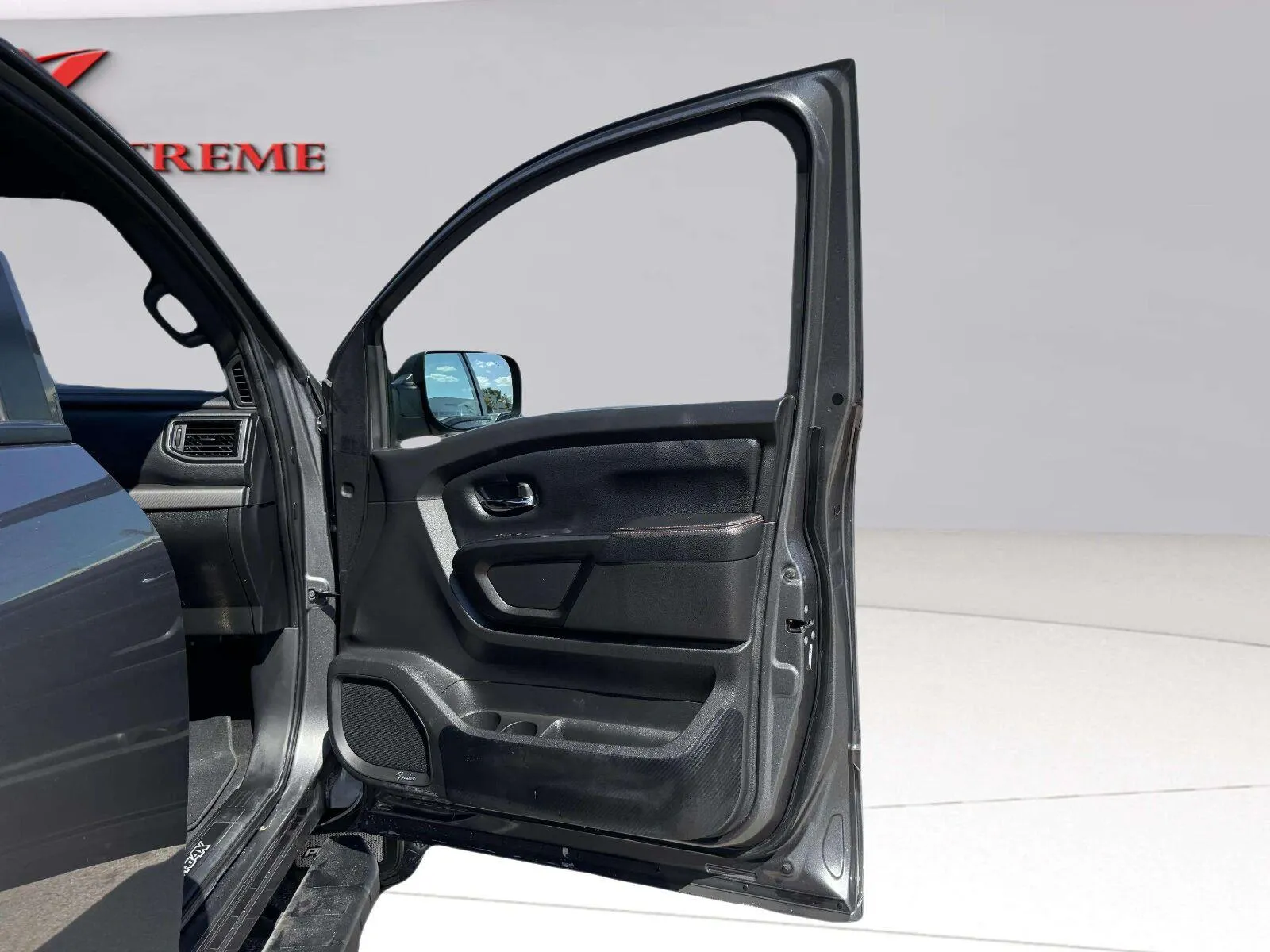 Nissan Titan photo 37