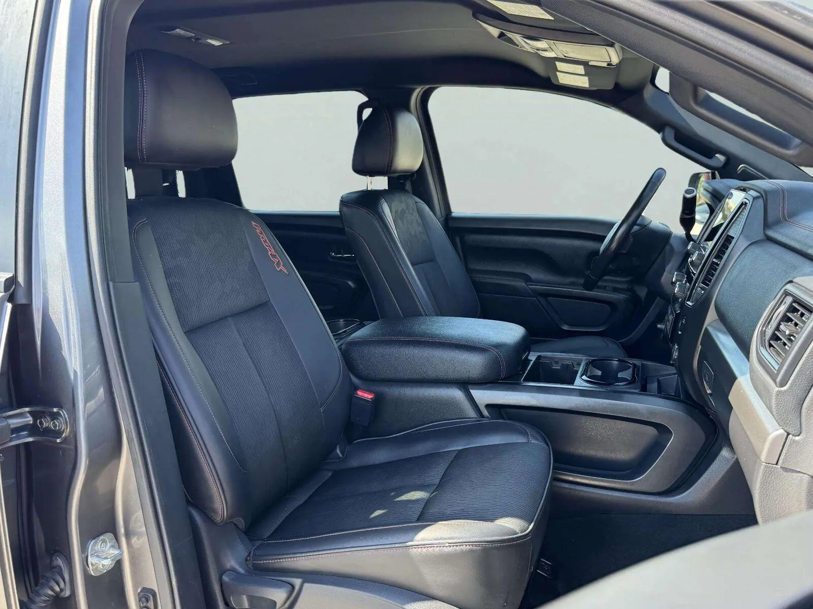 Nissan Titan photo 39