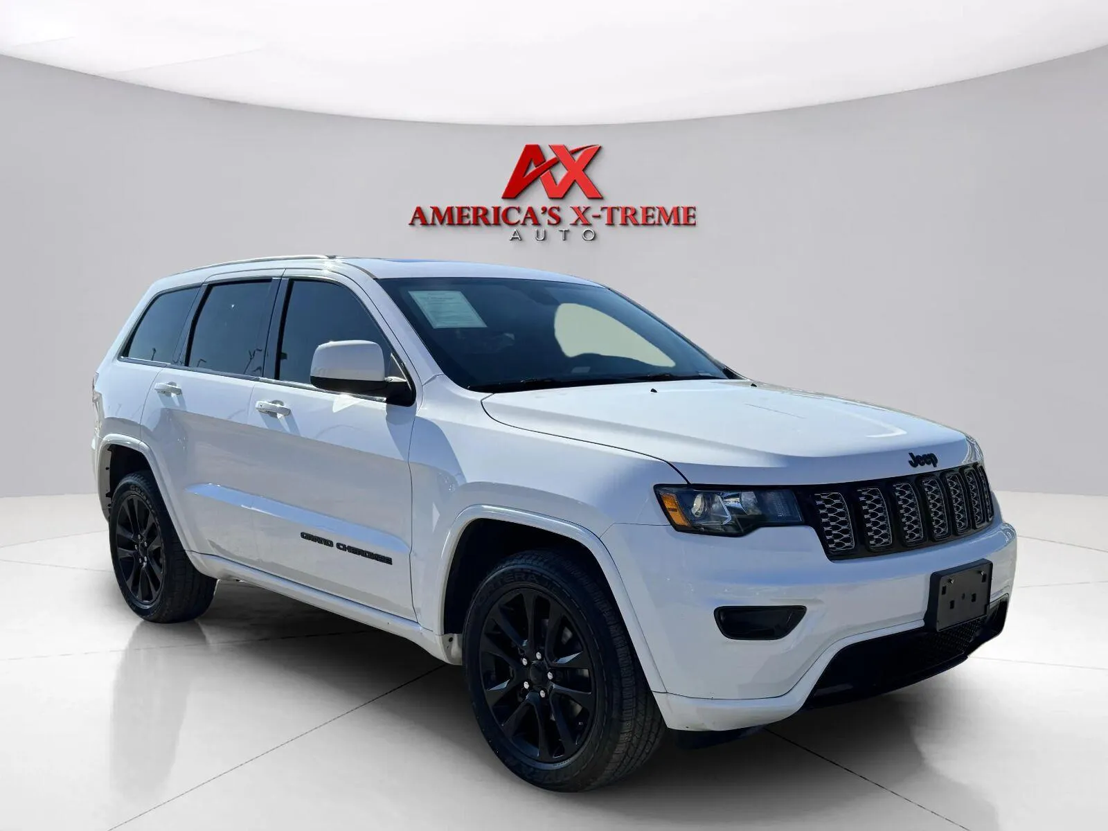 Jeep Grand Cherokee photo 8