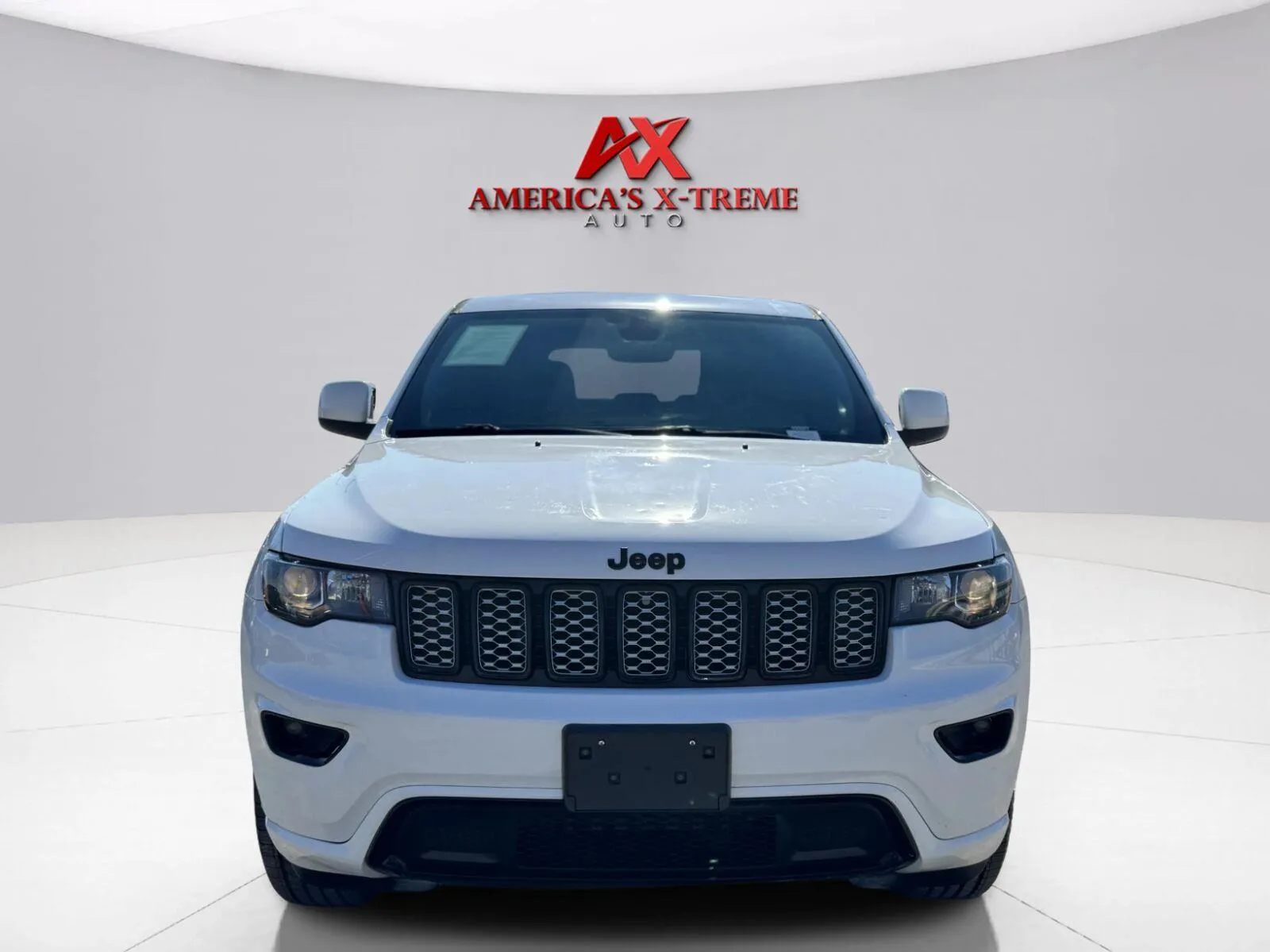Jeep Grand Cherokee photo 9