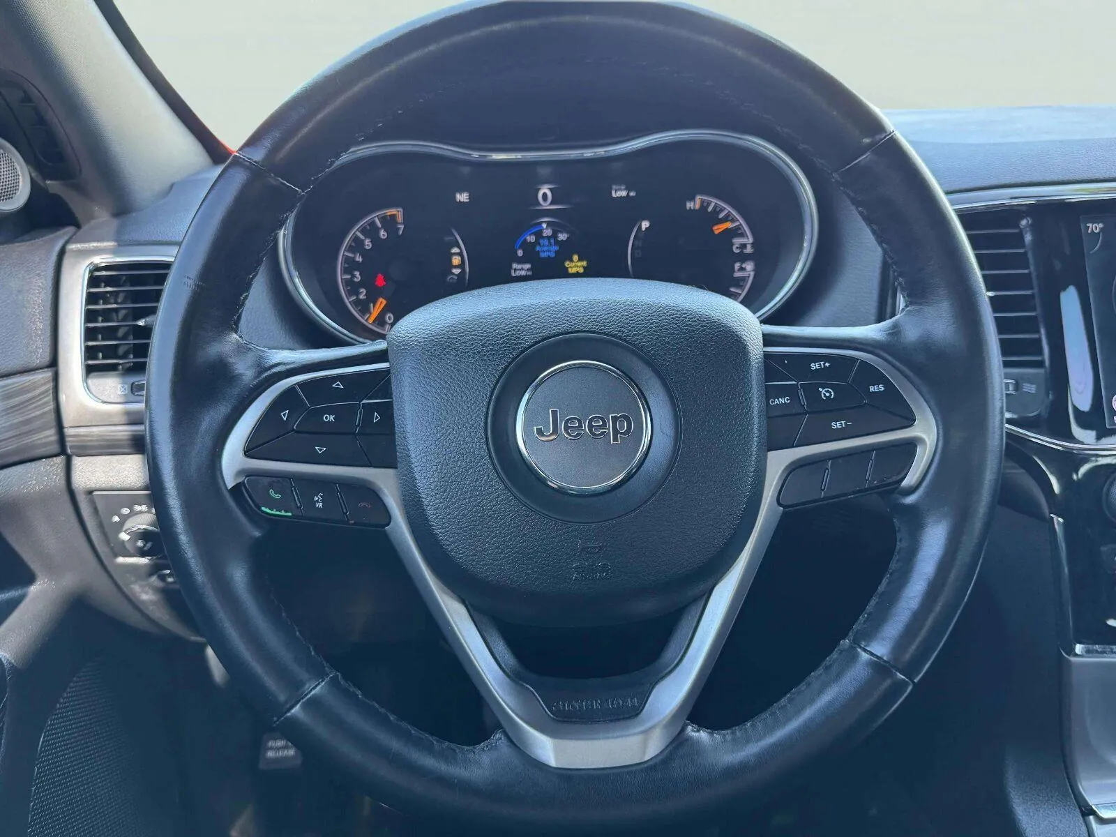 Jeep Grand Cherokee photo 17
