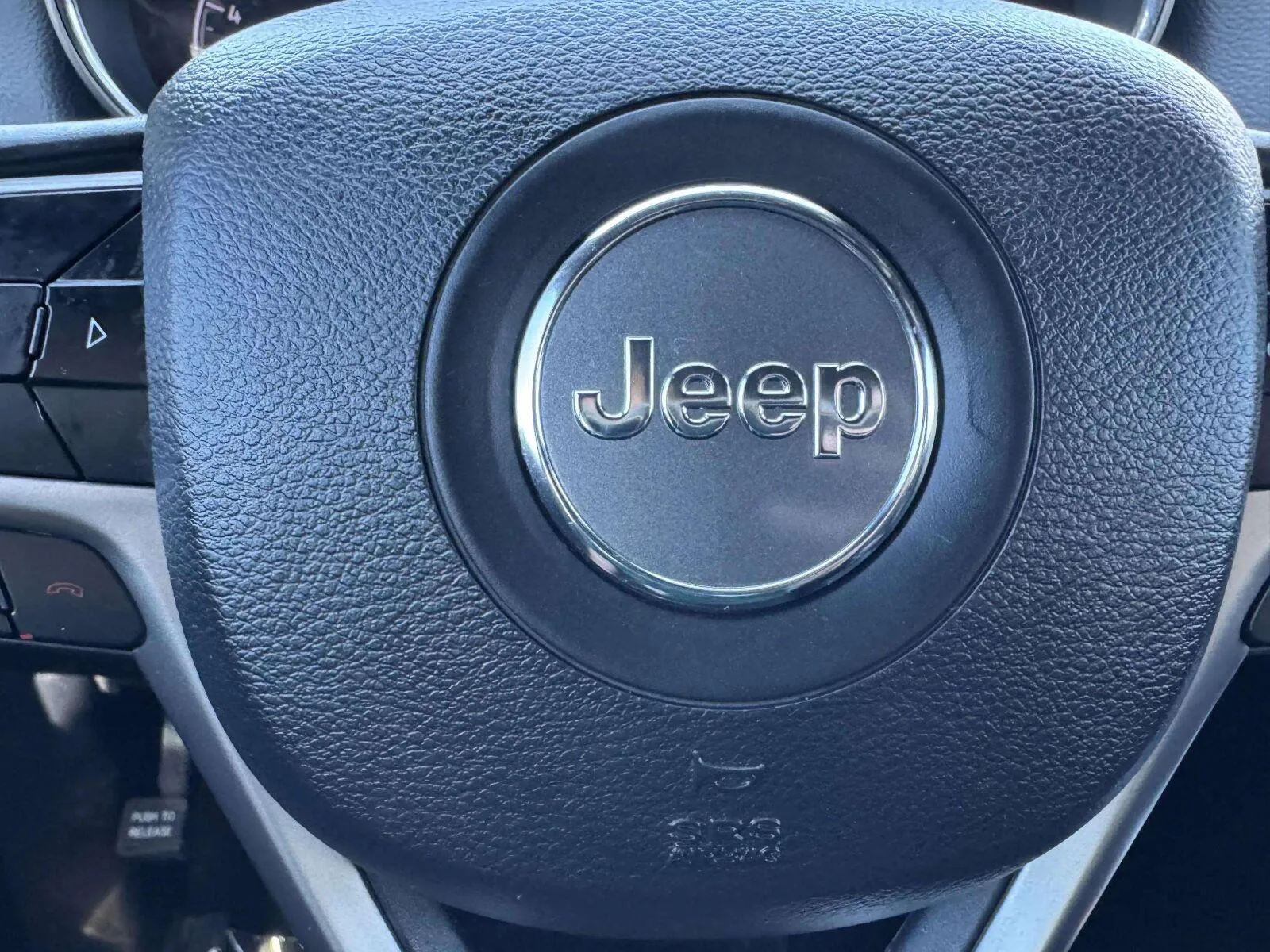 Jeep Grand Cherokee photo 19