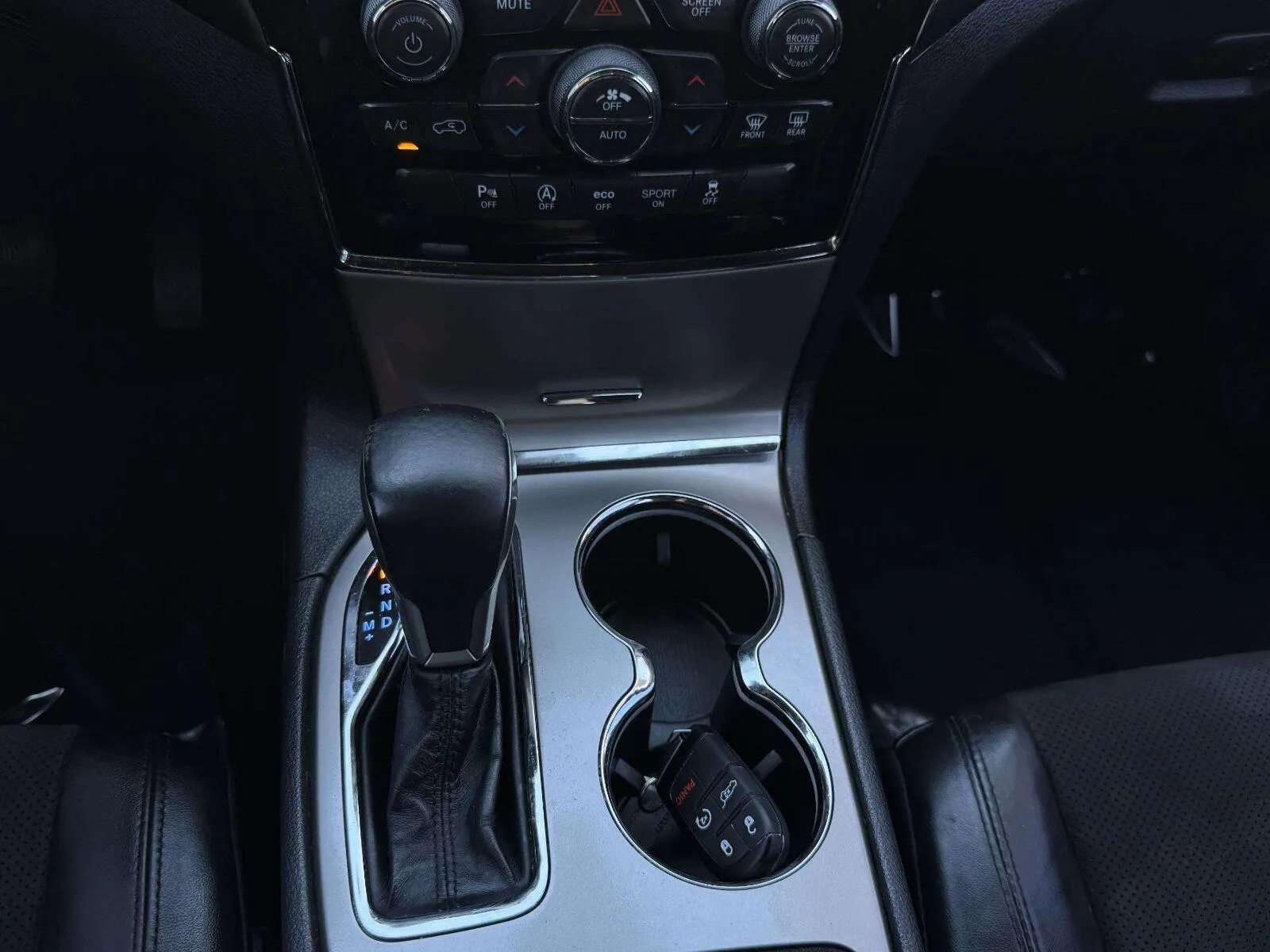Jeep Grand Cherokee photo 23