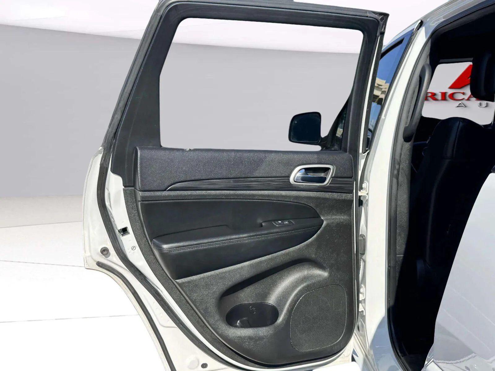 Jeep Grand Cherokee photo 25