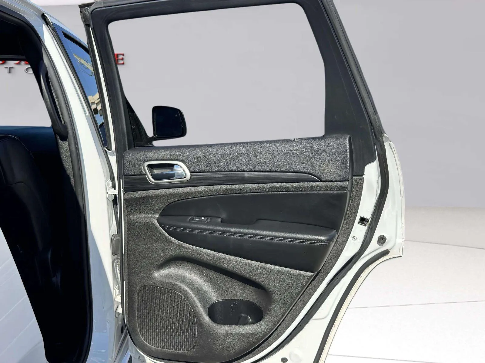 Jeep Grand Cherokee photo 28
