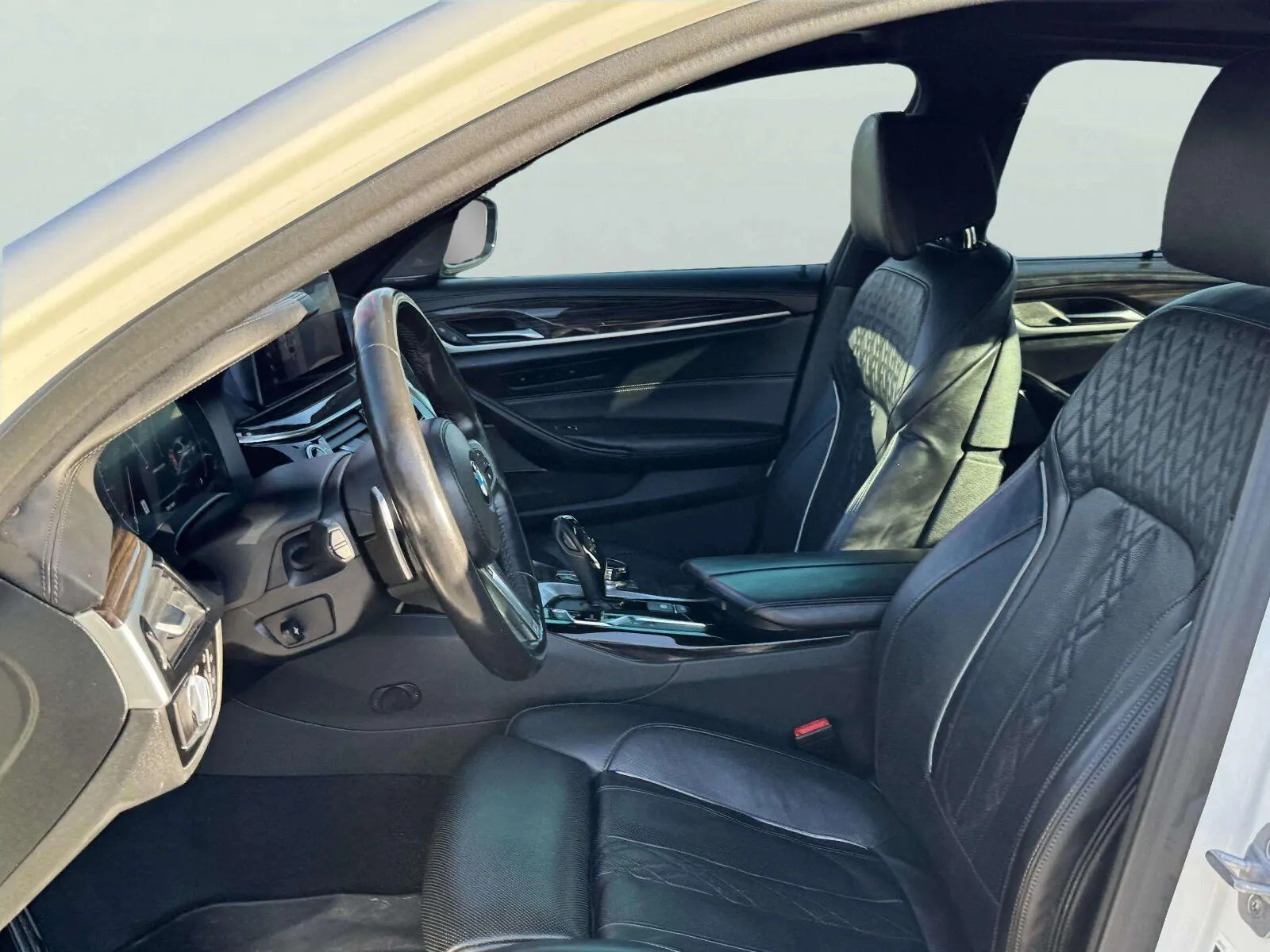 BMW 5 Series photo 10