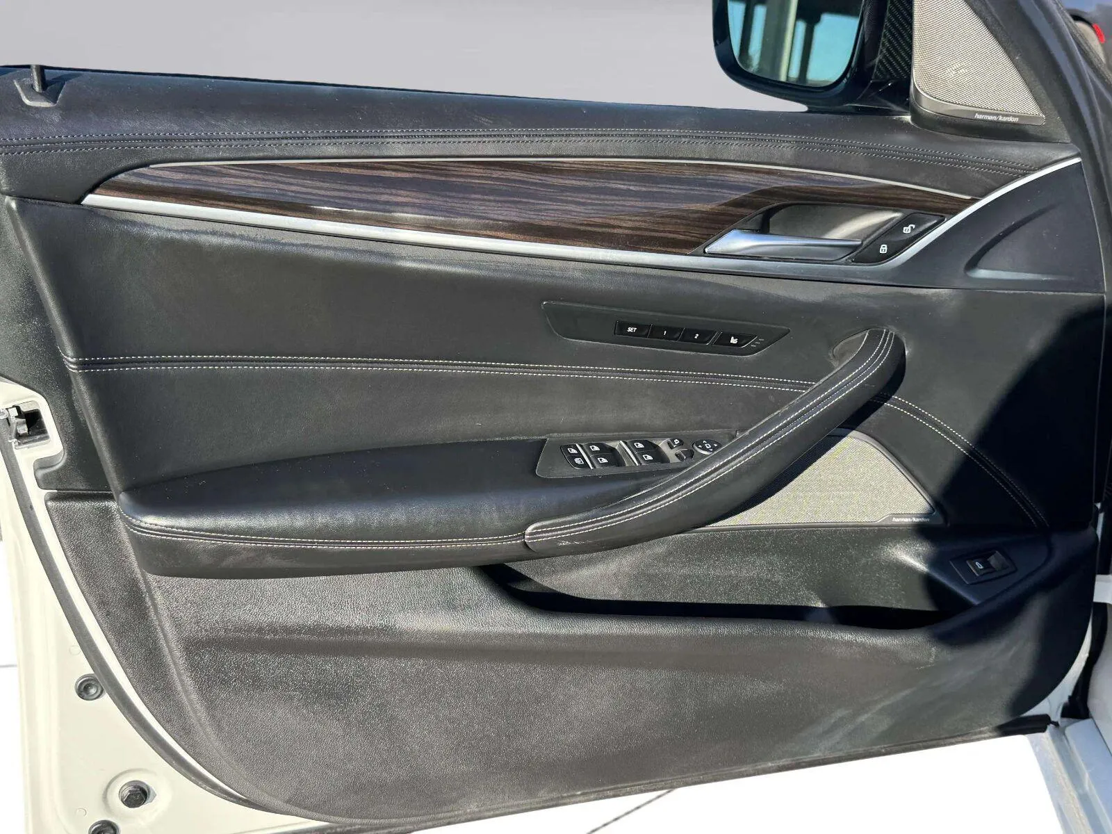 BMW 5 Series photo 13