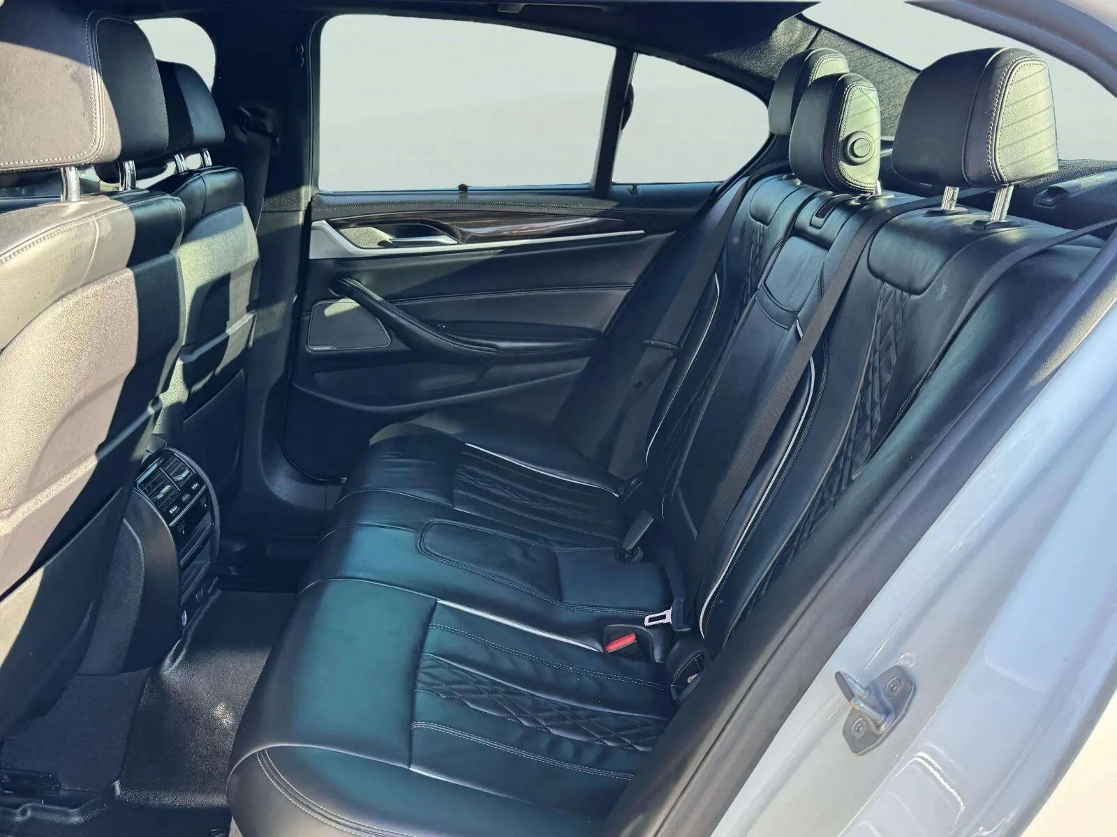 BMW 5 Series photo 24