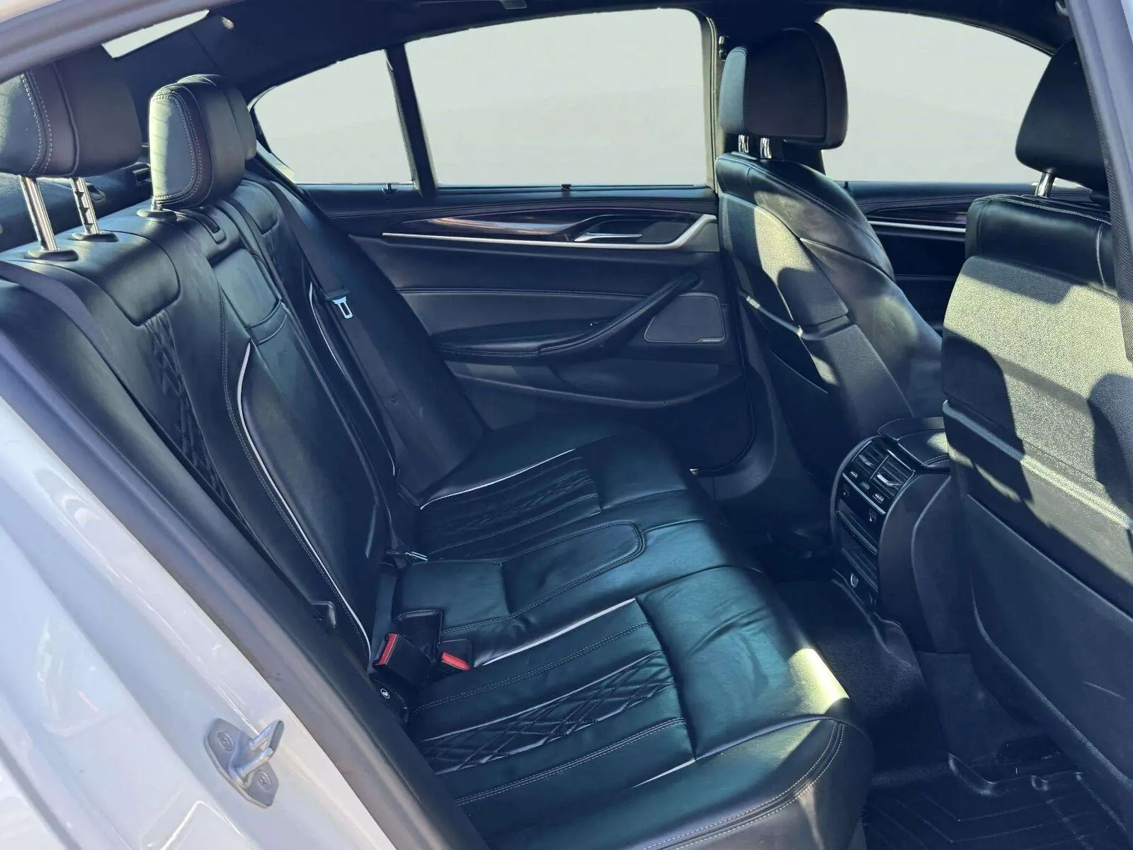 BMW 5 Series photo 28