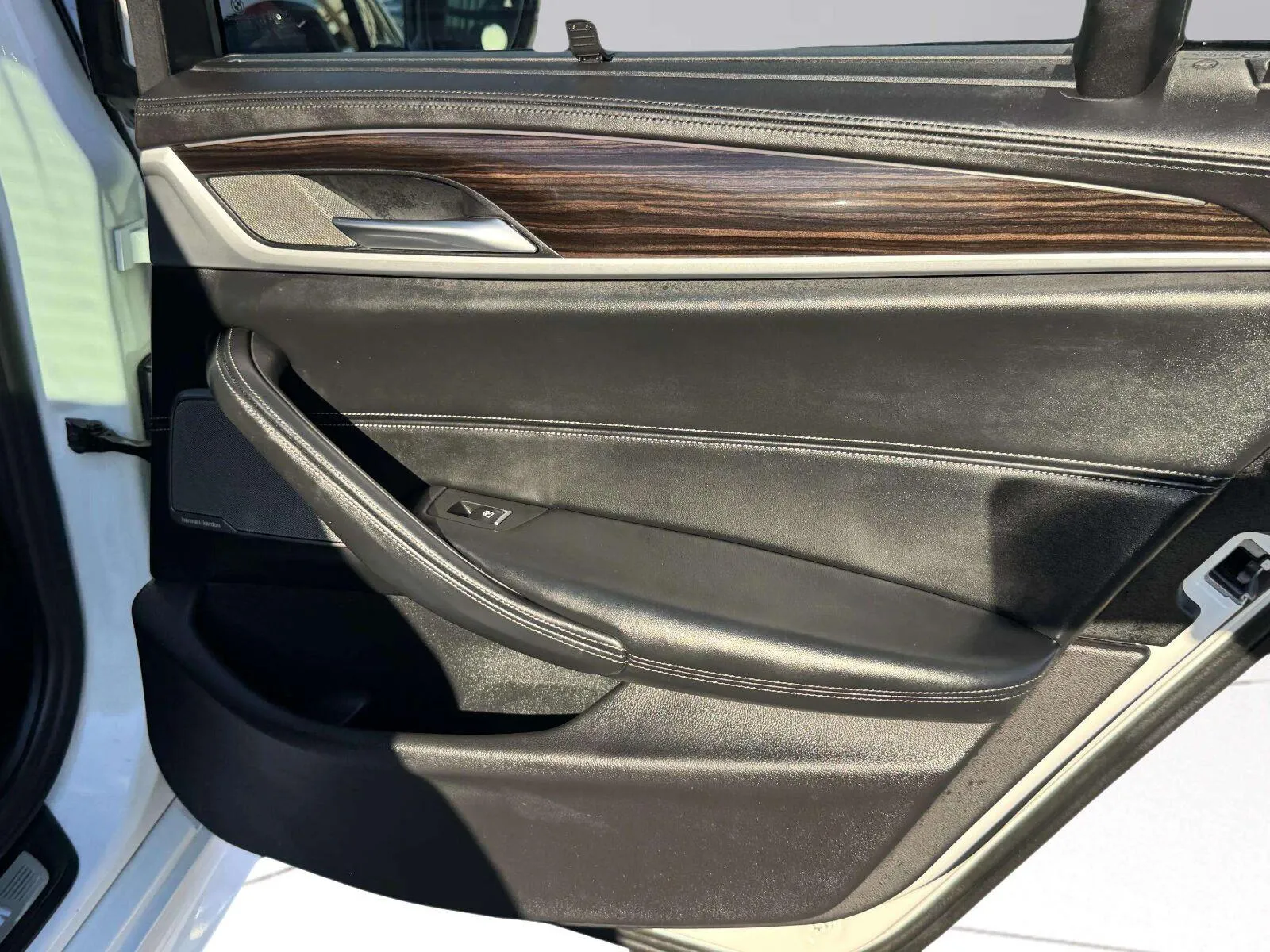 BMW 5 Series photo 30