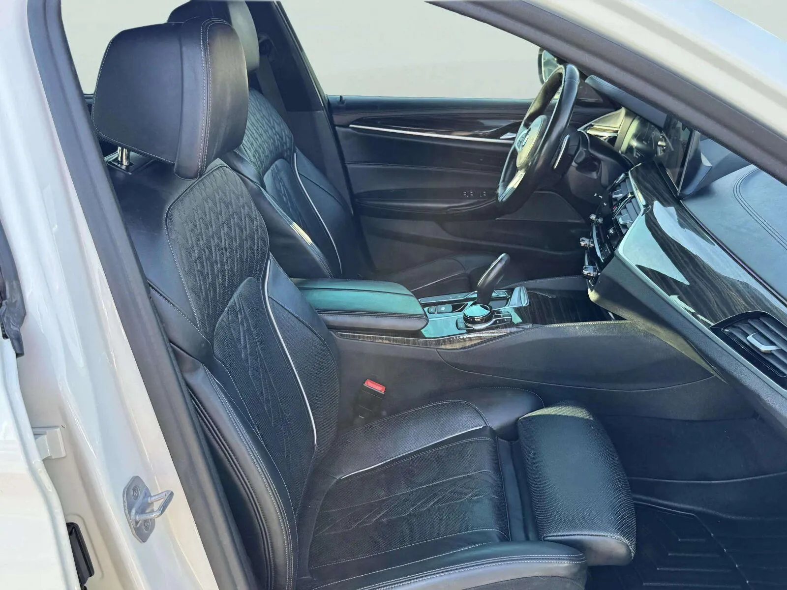 BMW 5 Series photo 36