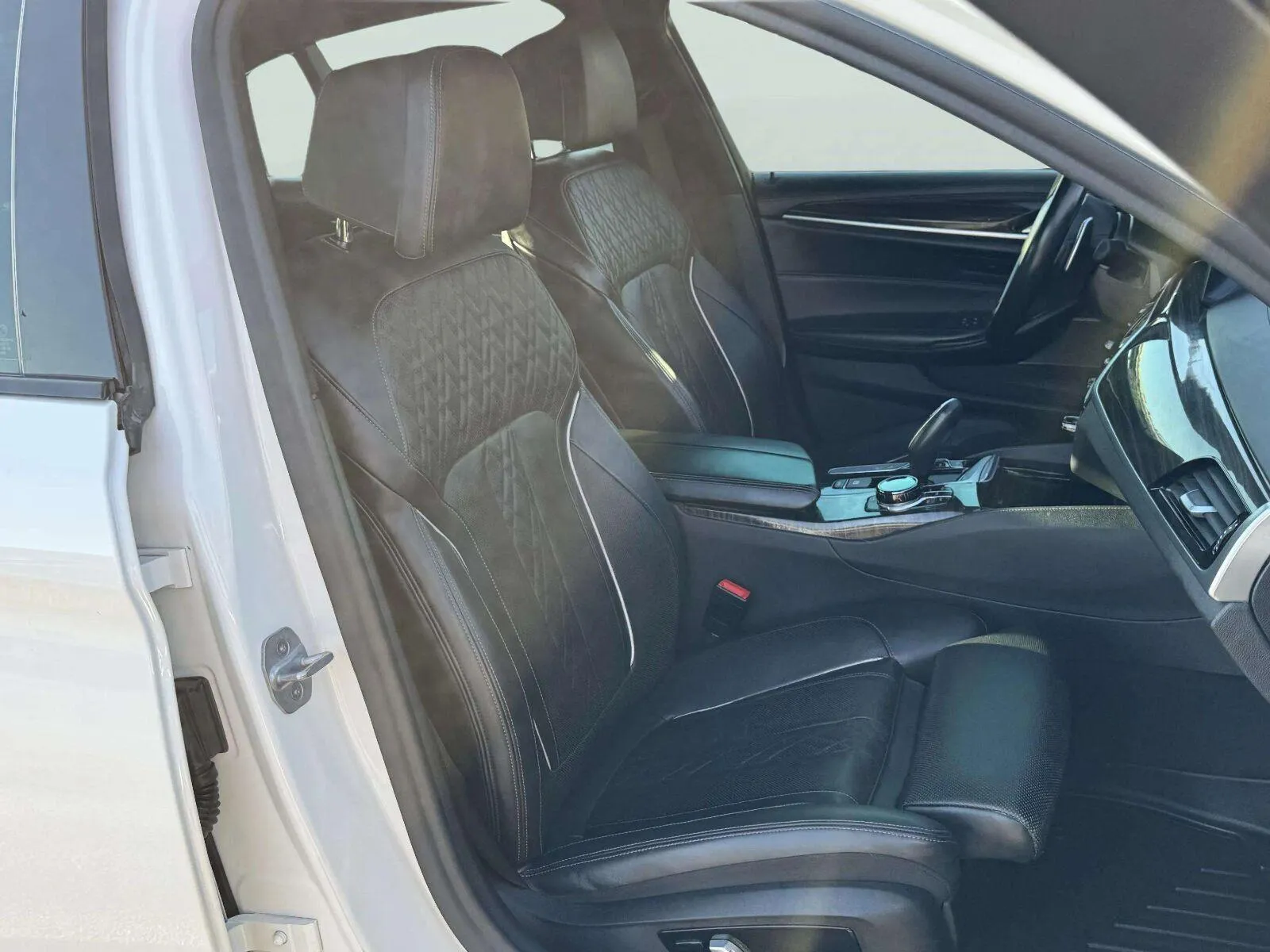 BMW 5 Series photo 39