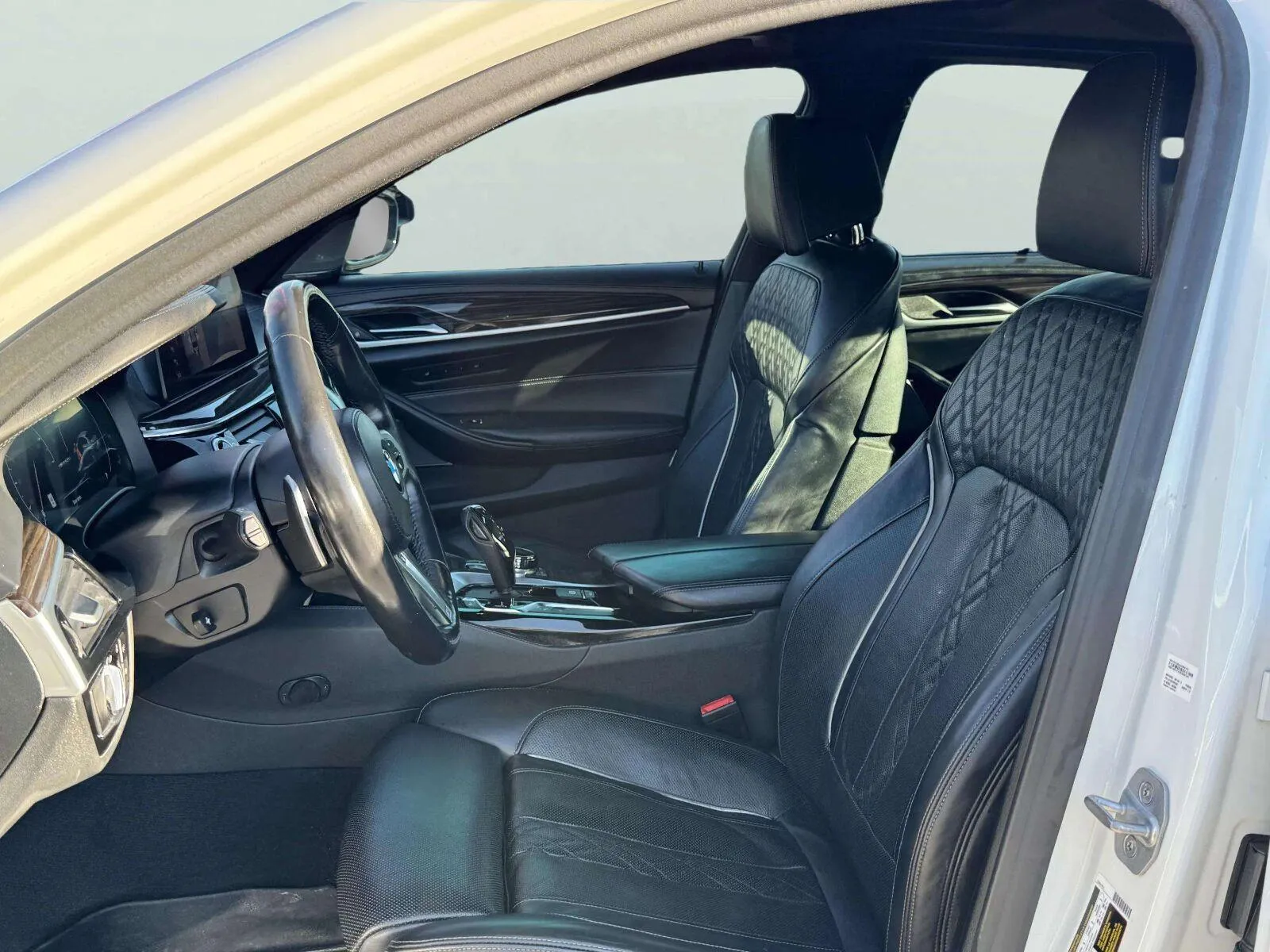 BMW 5 Series photo 12