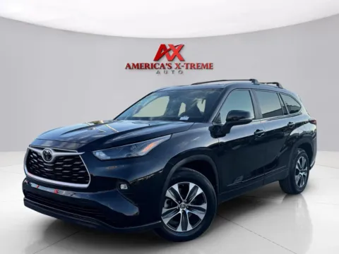 Black 2022 Toyota Highlander XLE for sale in Houston, TX
