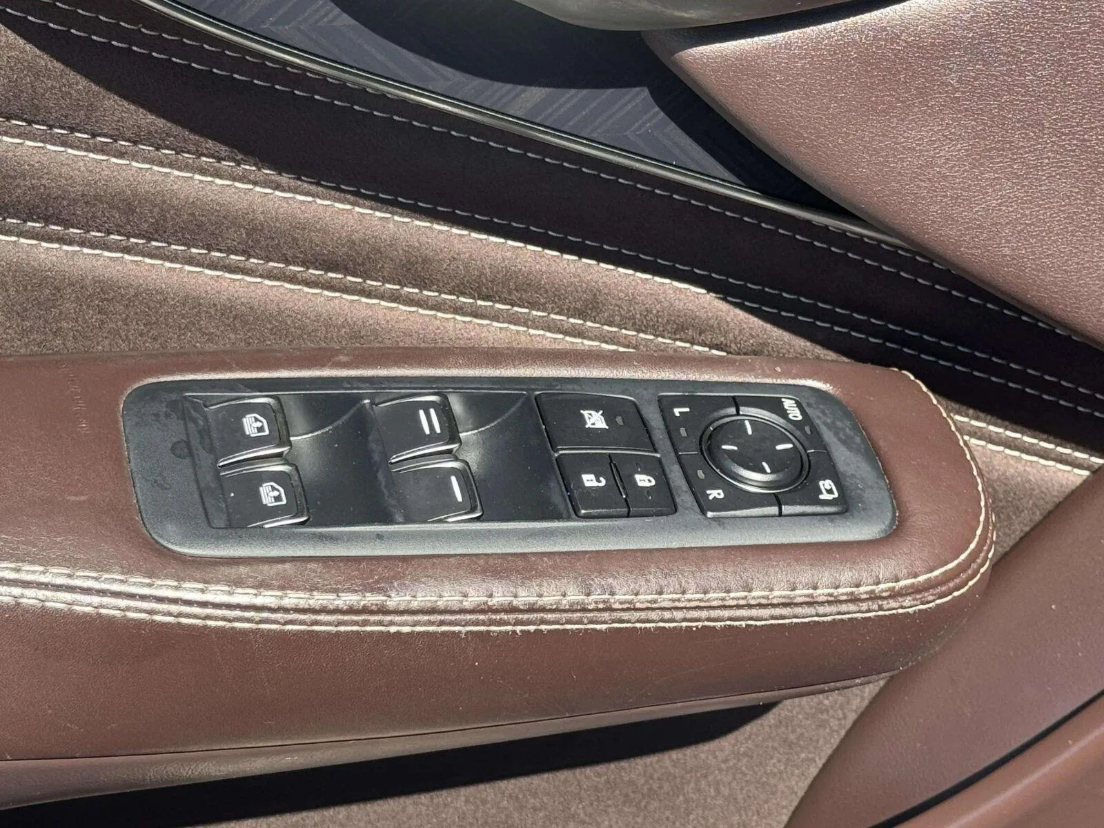 Lexus LS photo 16