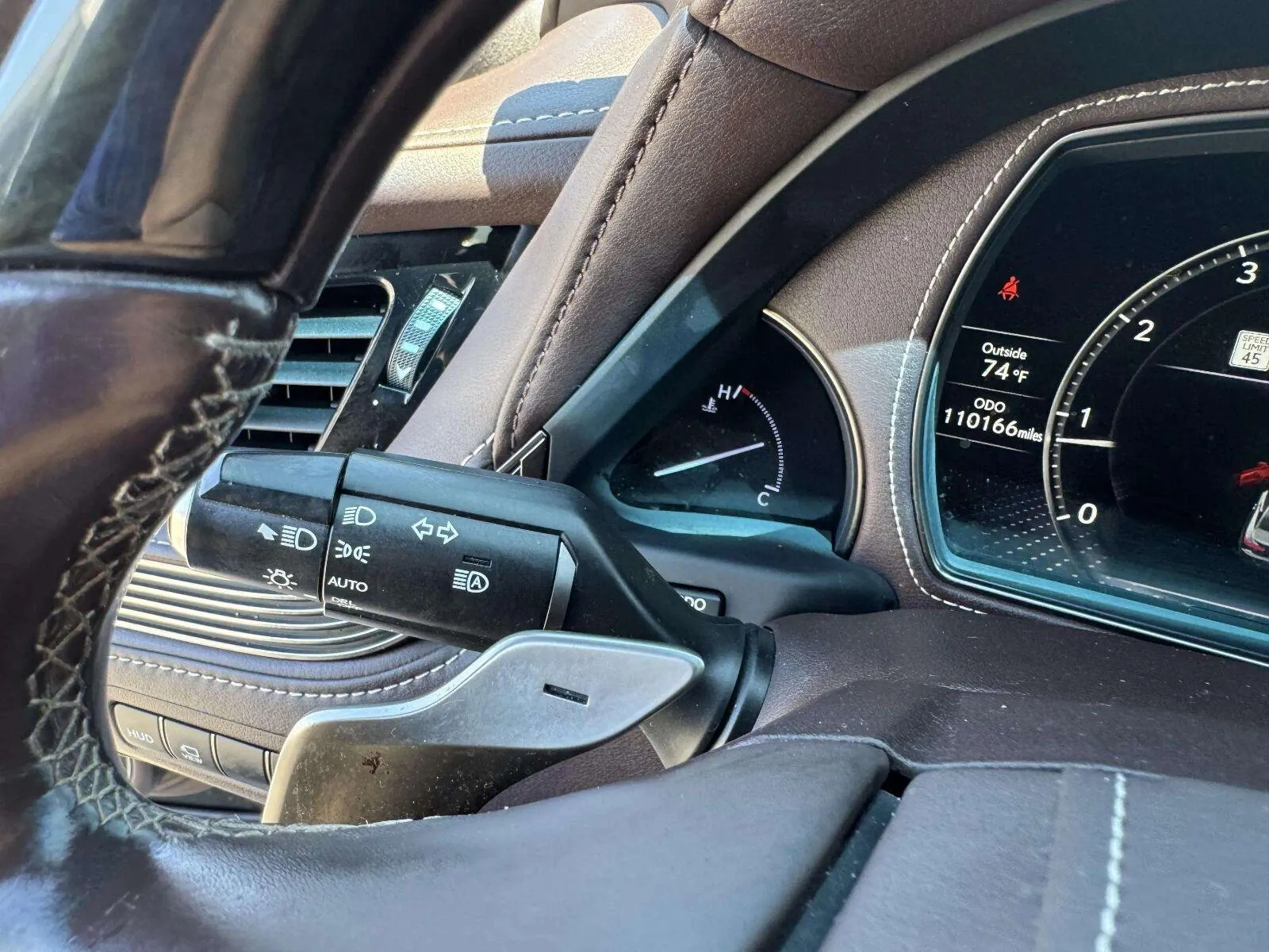 Lexus LS photo 21