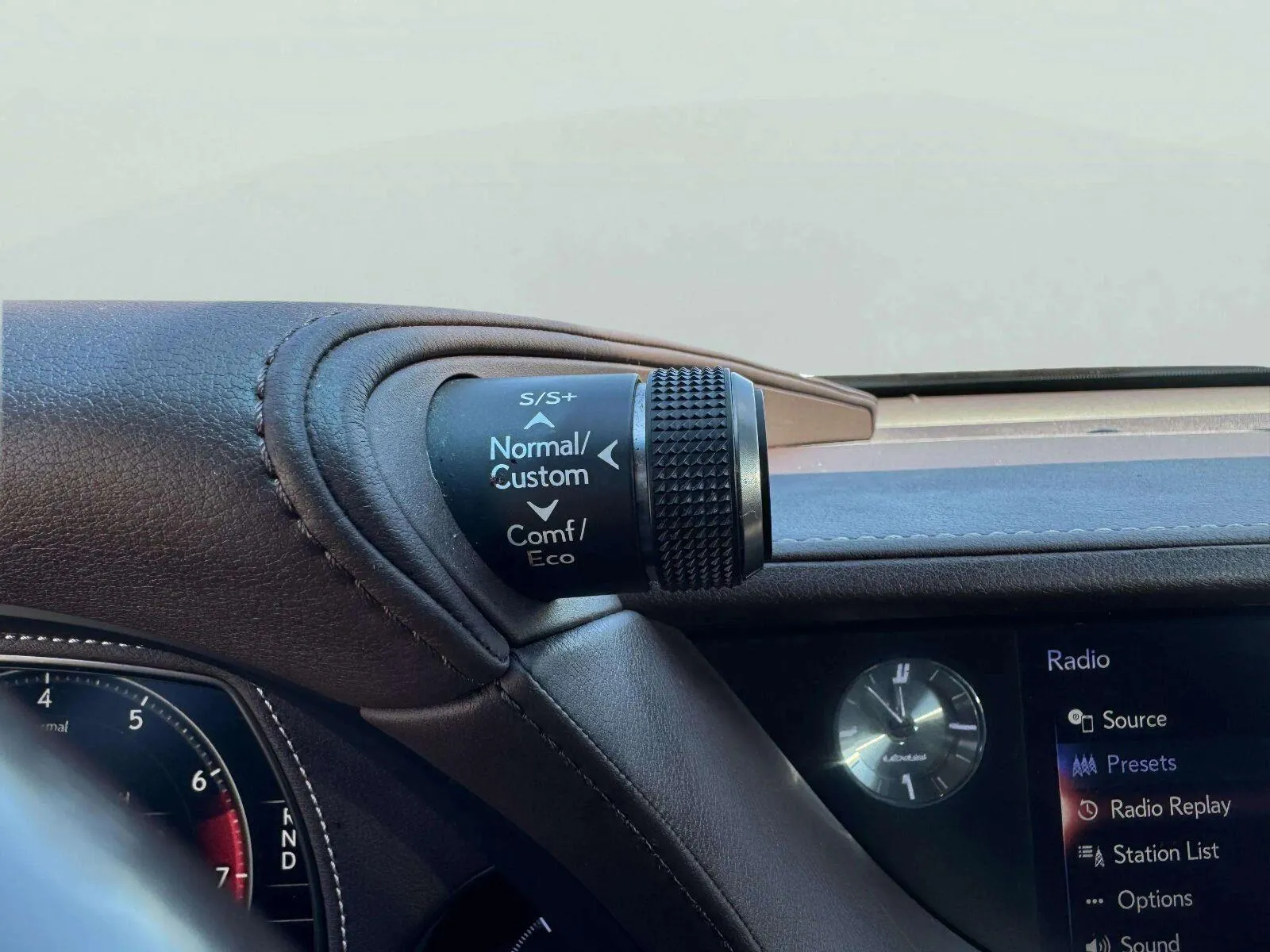 Lexus LS photo 23