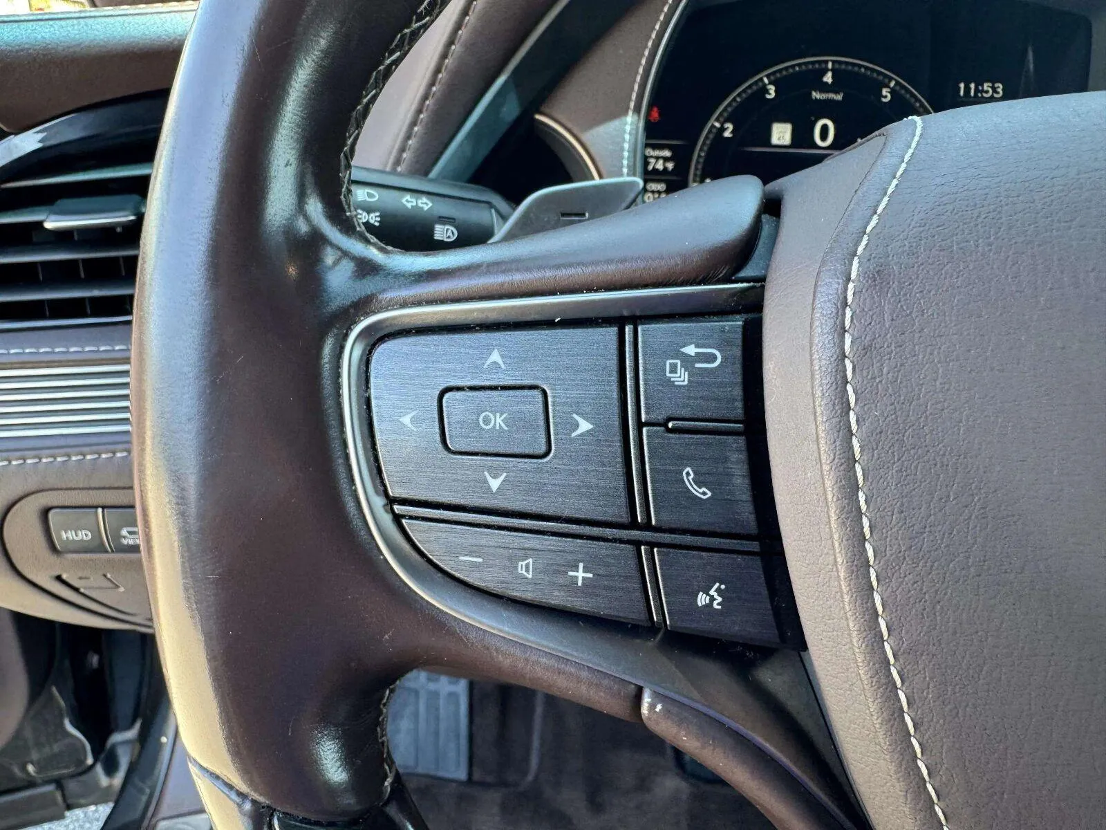 Lexus LS photo 25