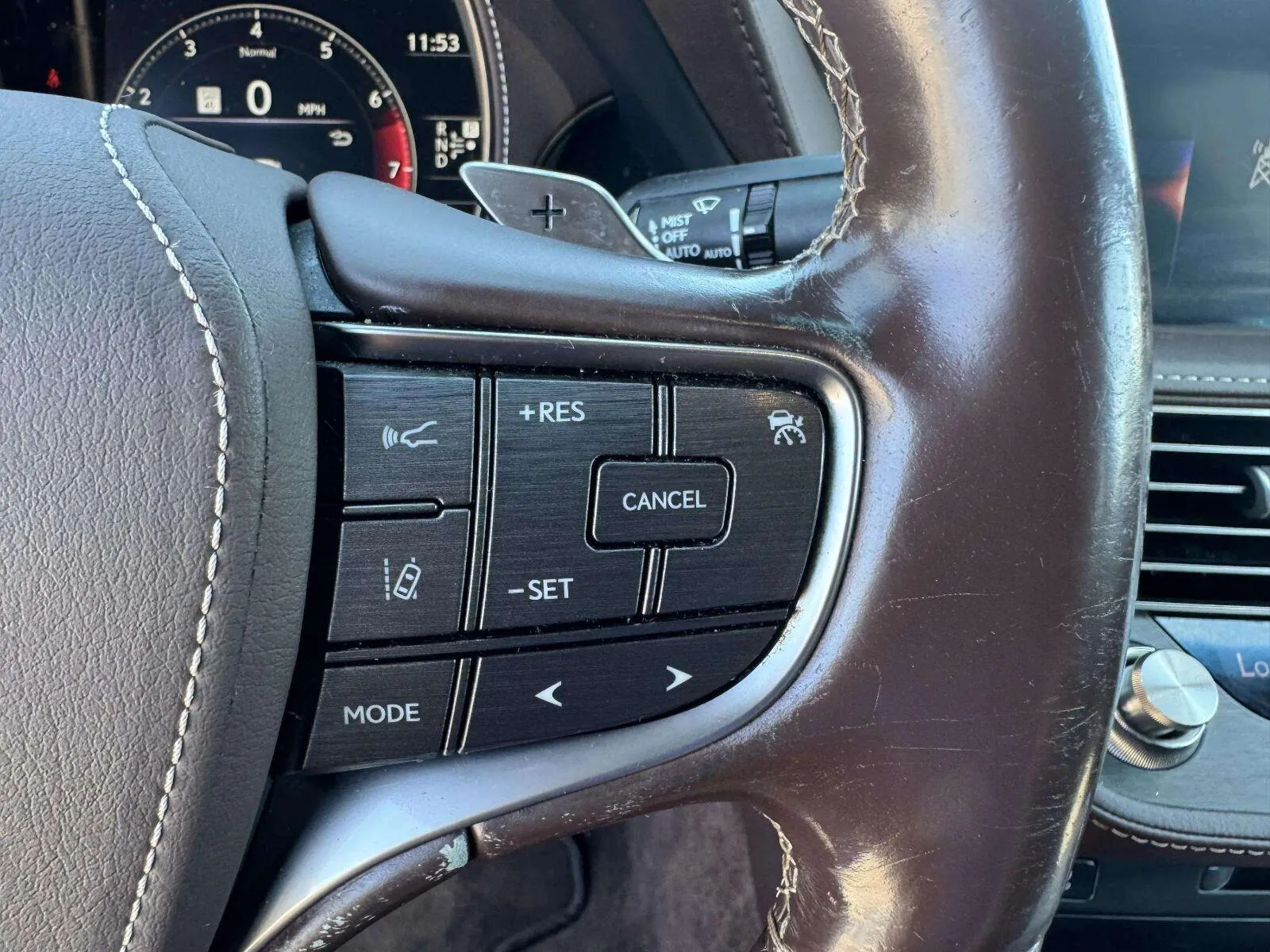 Lexus LS photo 26