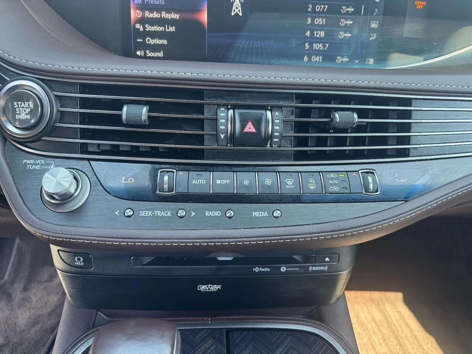 Lexus LS photo 28