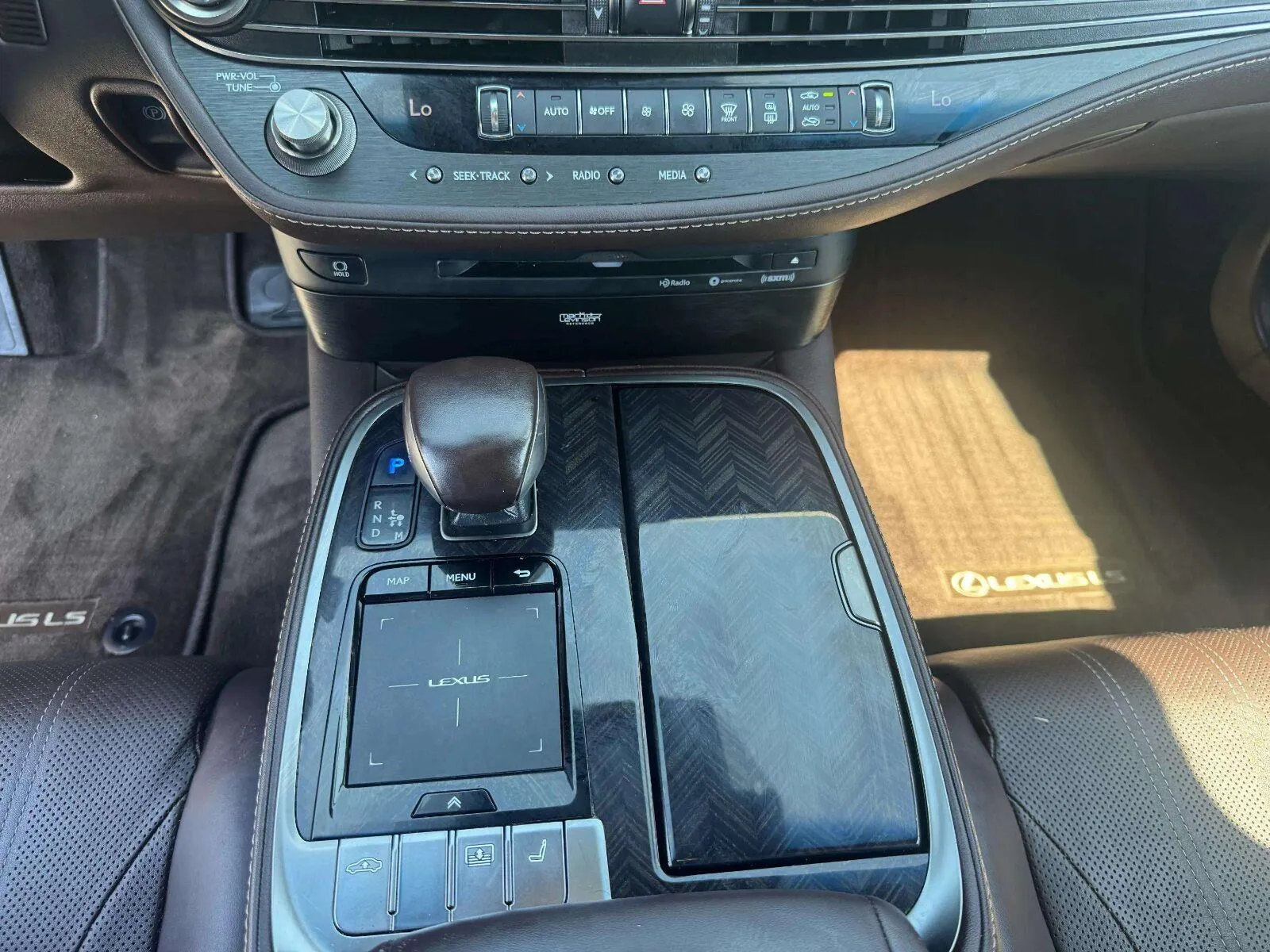 Lexus LS photo 30