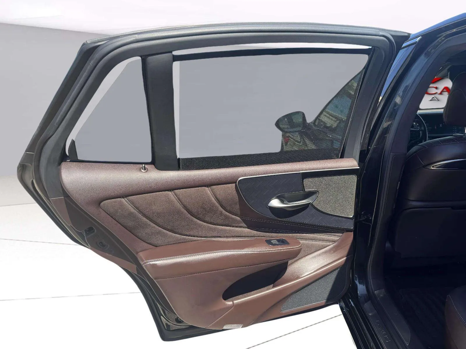 Lexus LS photo 35