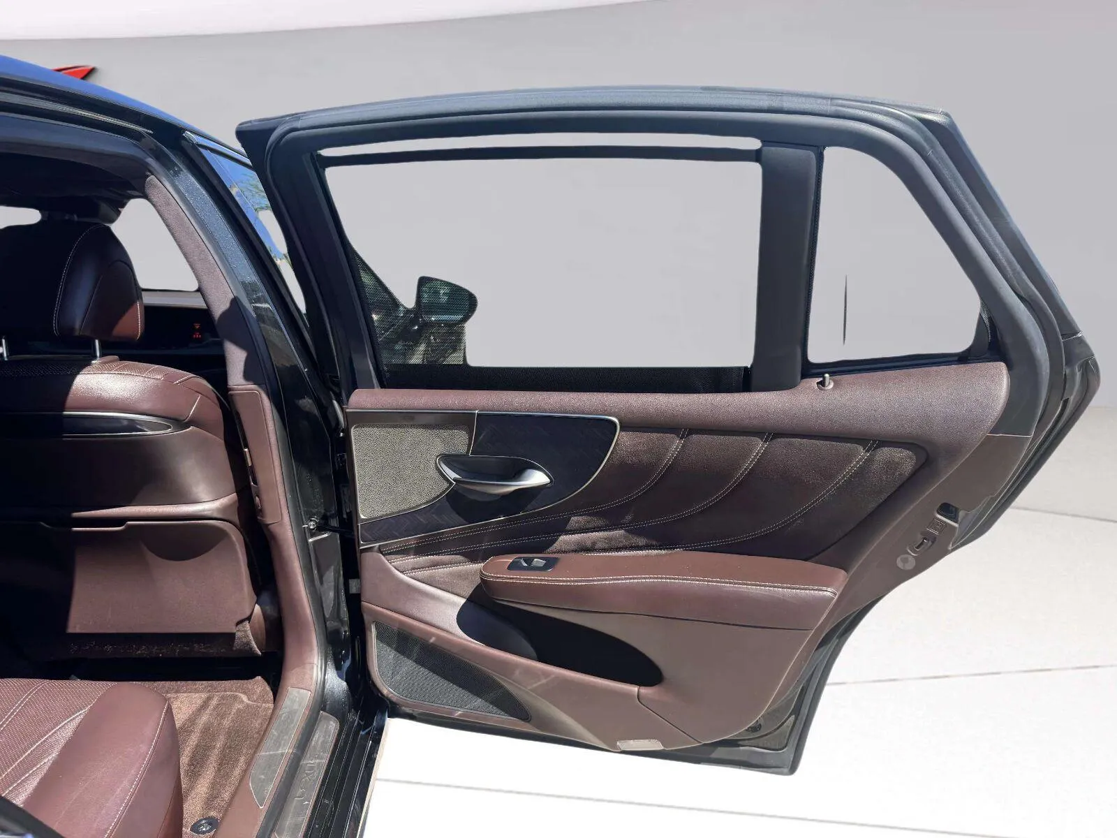 Lexus LS photo 39