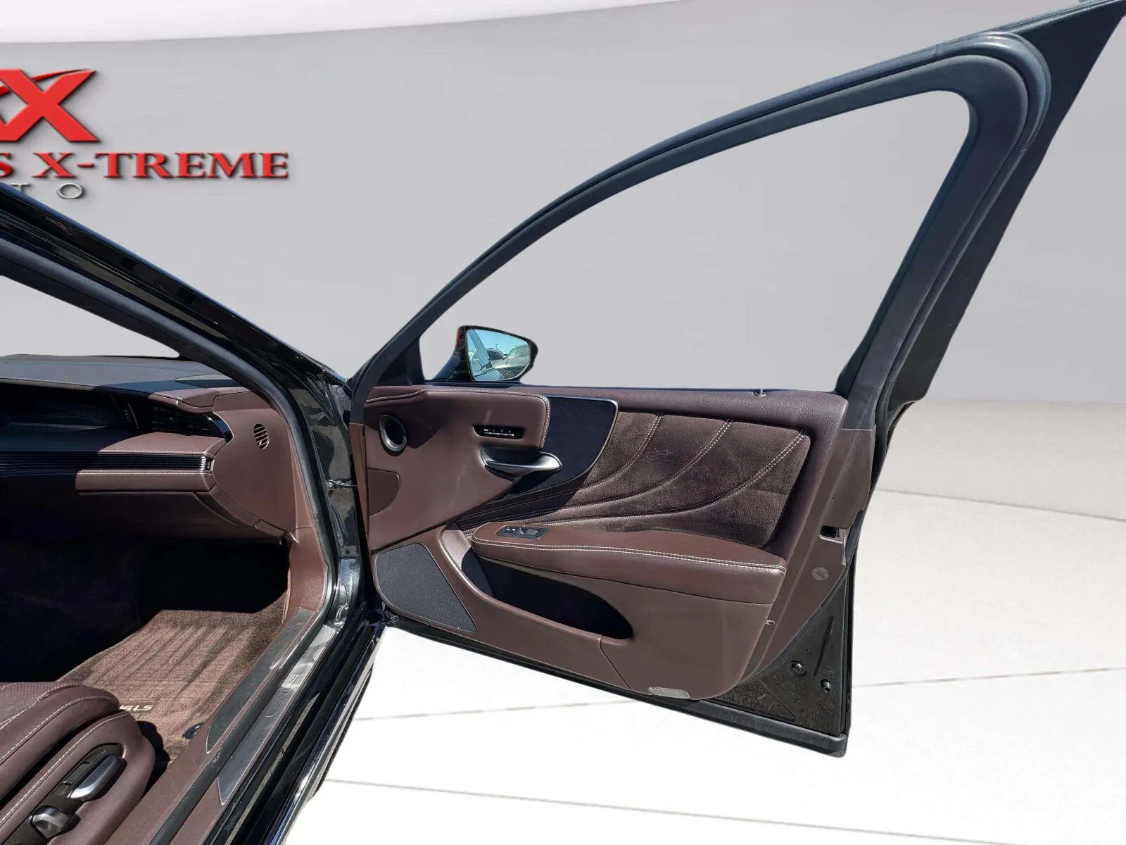 Lexus LS photo 46