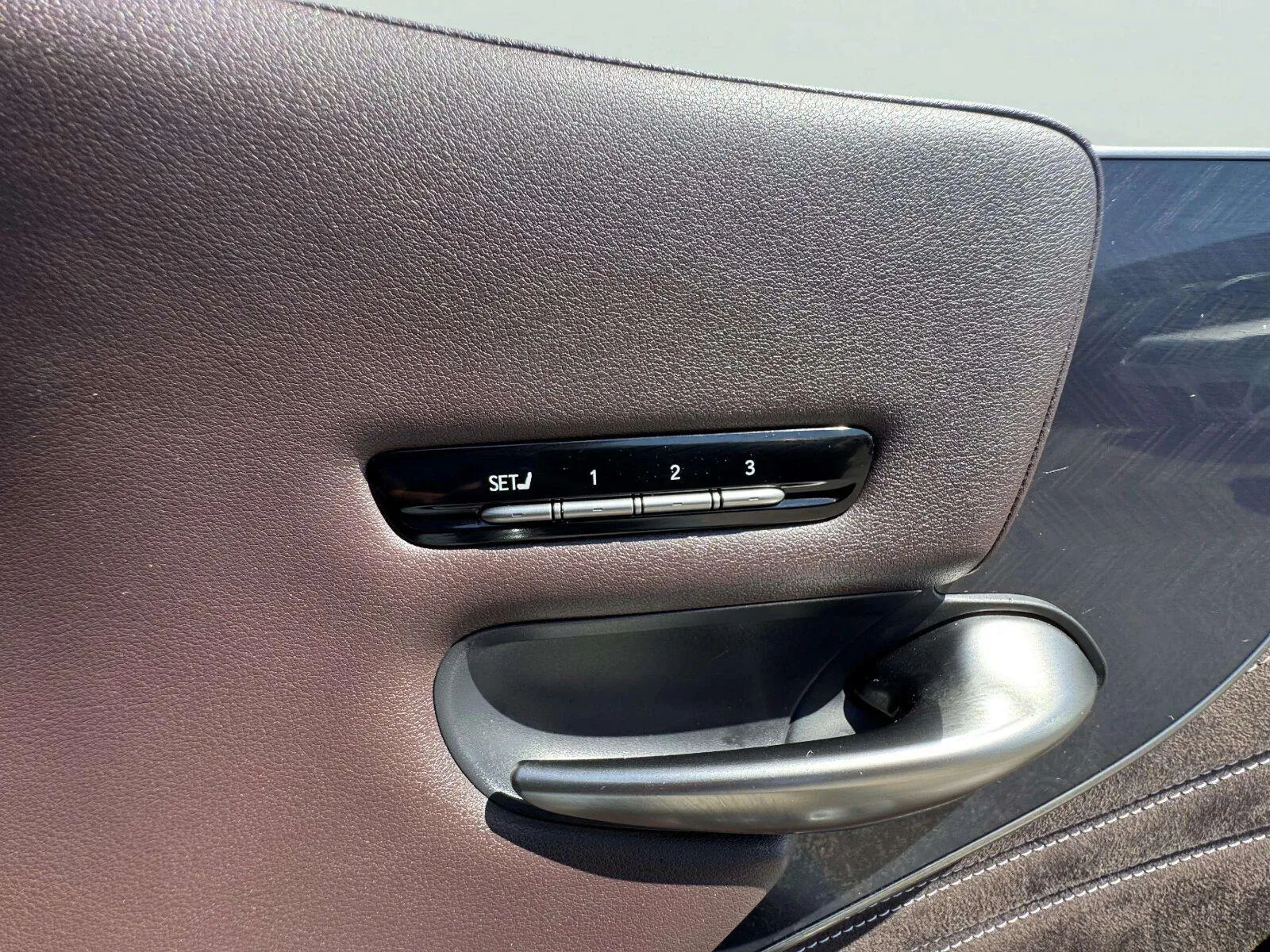 Lexus LS photo 47