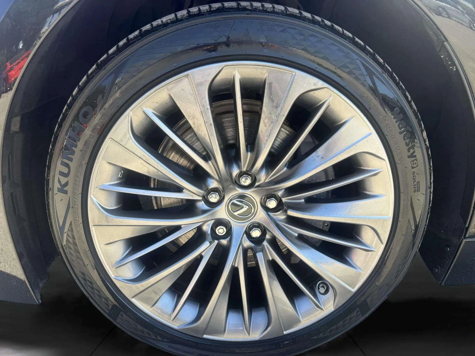 Lexus LS photo 51
