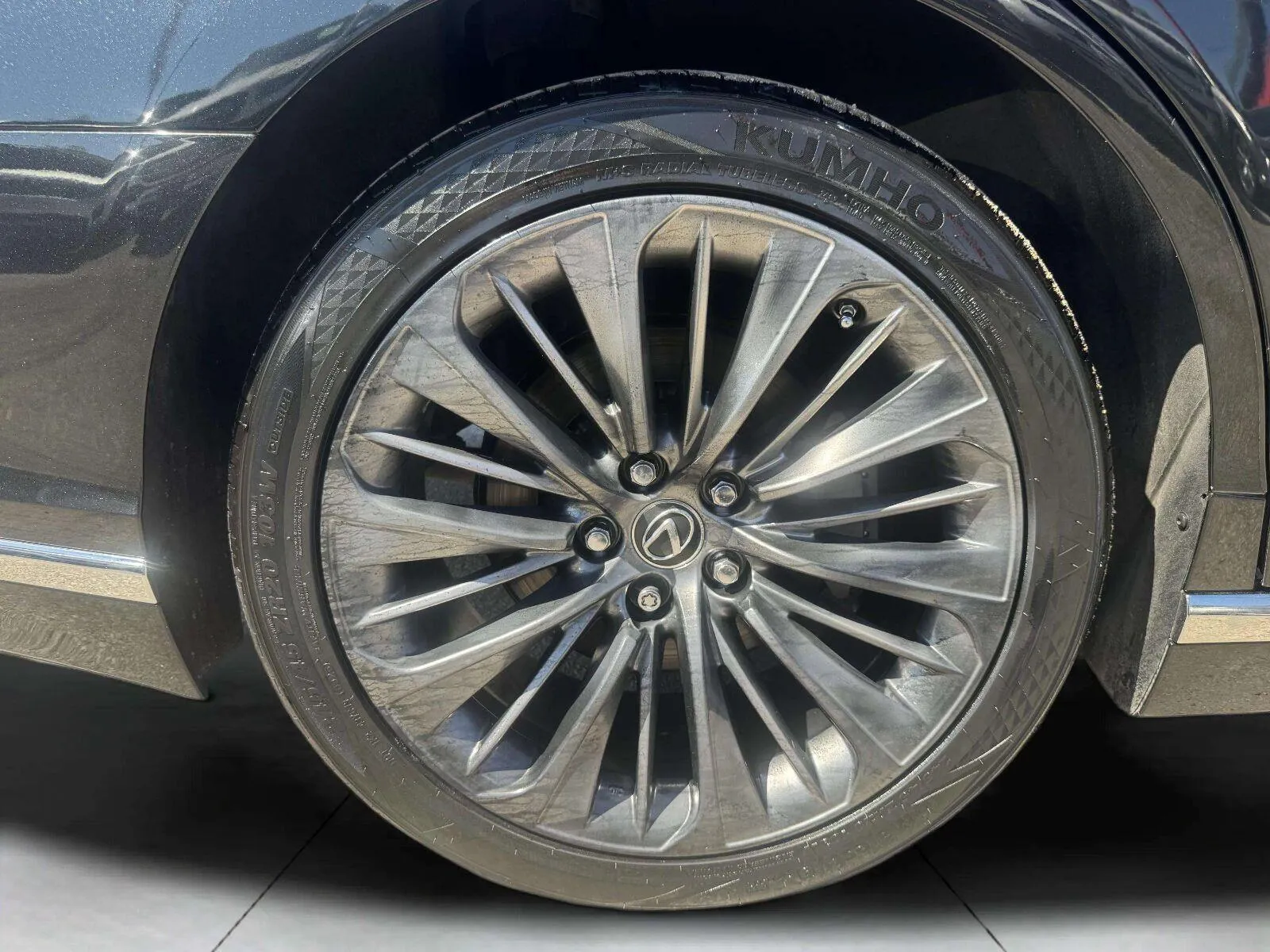 Lexus LS photo 53