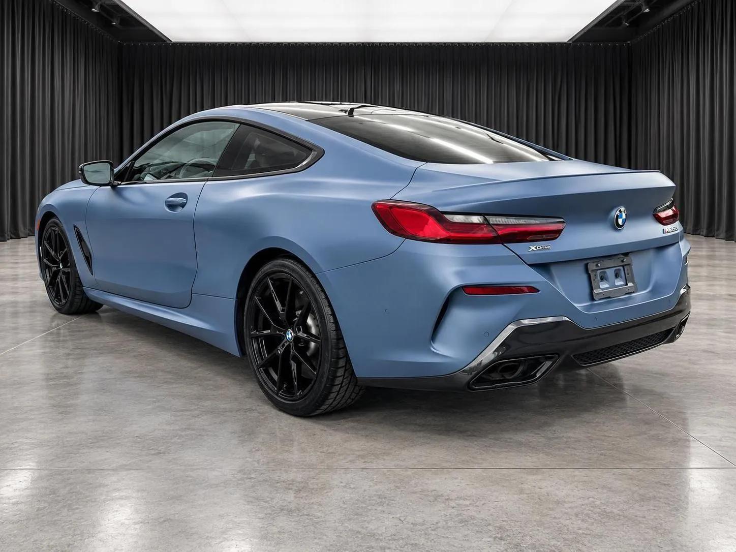 BMW 8 Series photo 4