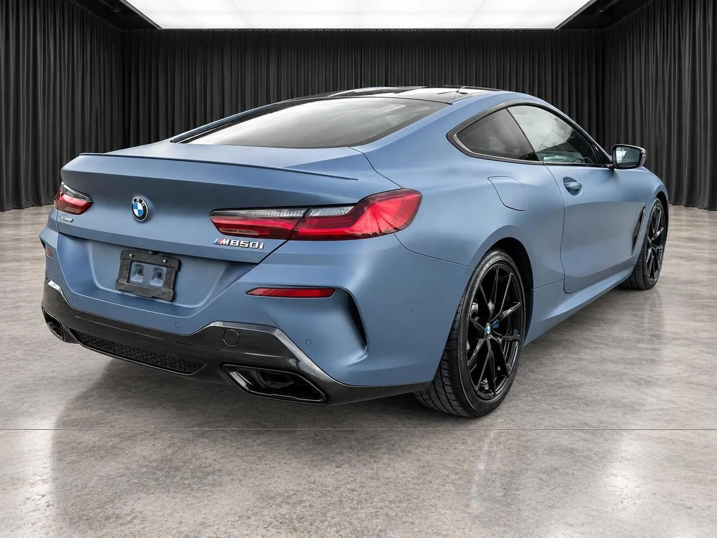 BMW 8 Series photo 6